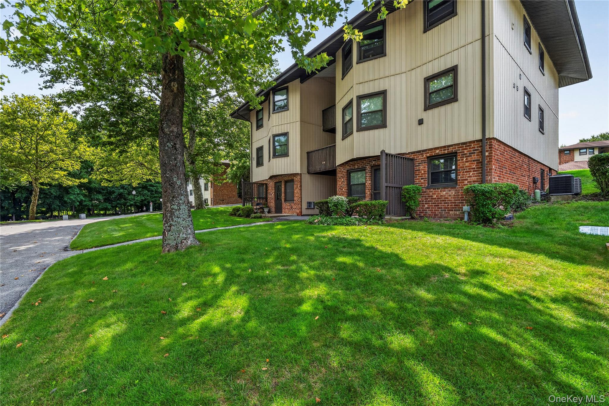 3rd image of 3 Hampton Ct #B, Yorktown, NY 10598 | MLS# 1033776