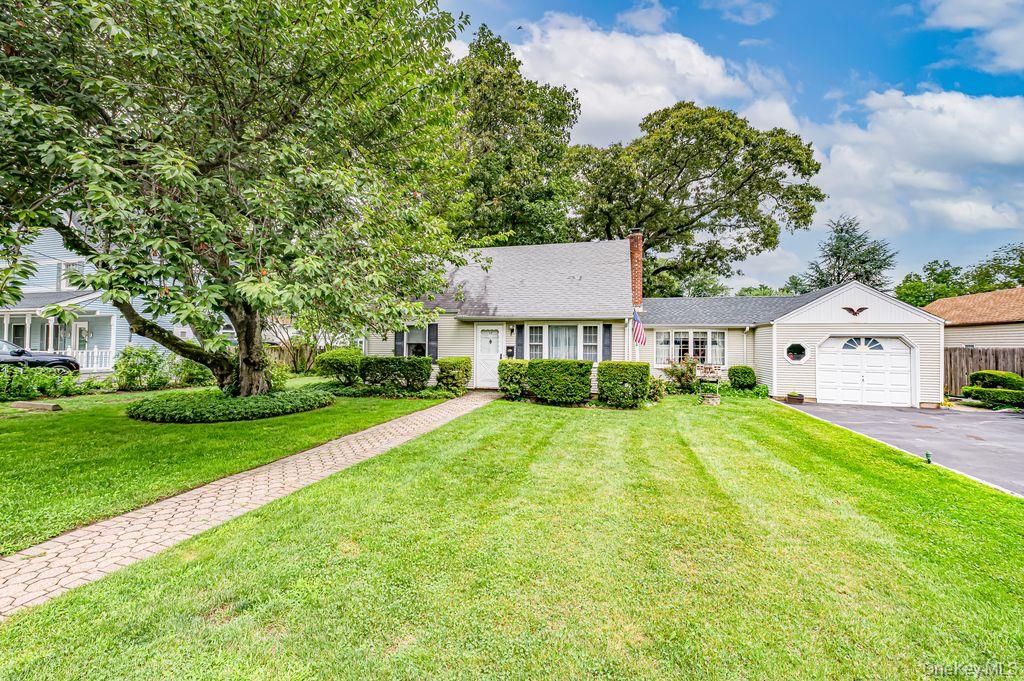 3rd image of 17 Eckert St, Huntington, NY 11746 | MLS# 1033789