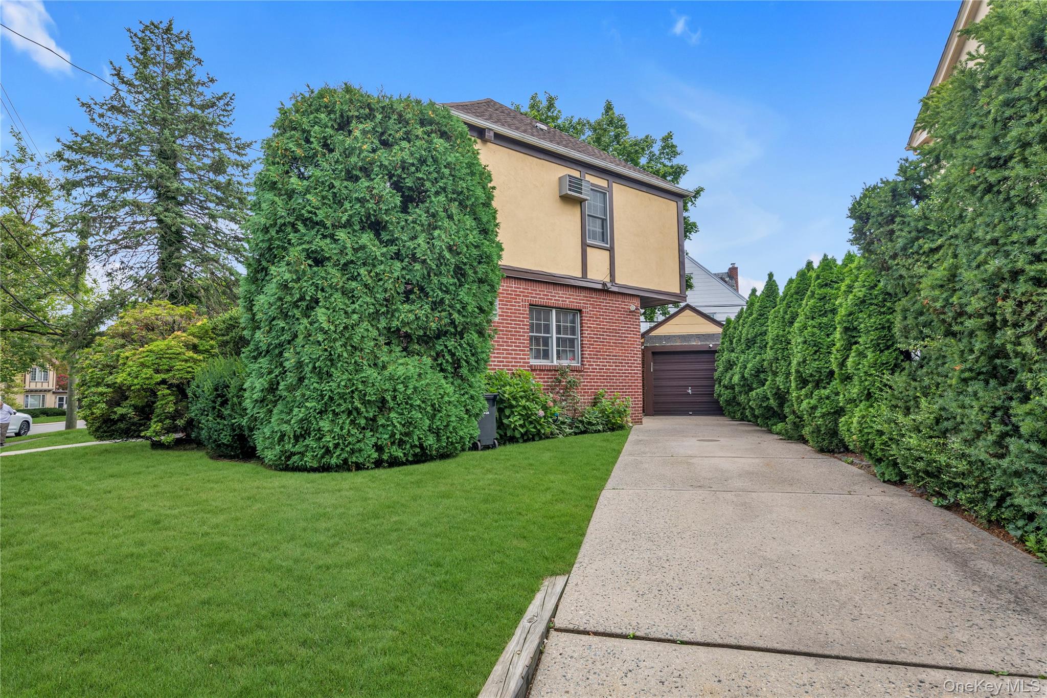 23rd image of 215 36 48th Ave, New York, NY 11364 | MLS# 1033799