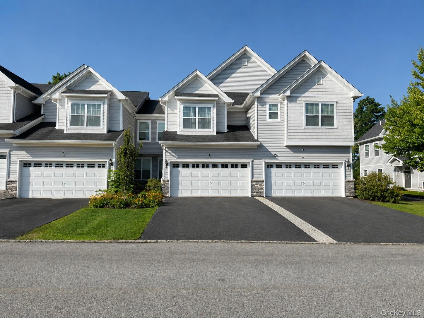 2nd image of 37 Lindentree Ln, Middletown, NY 10940 | MLS# 1033808