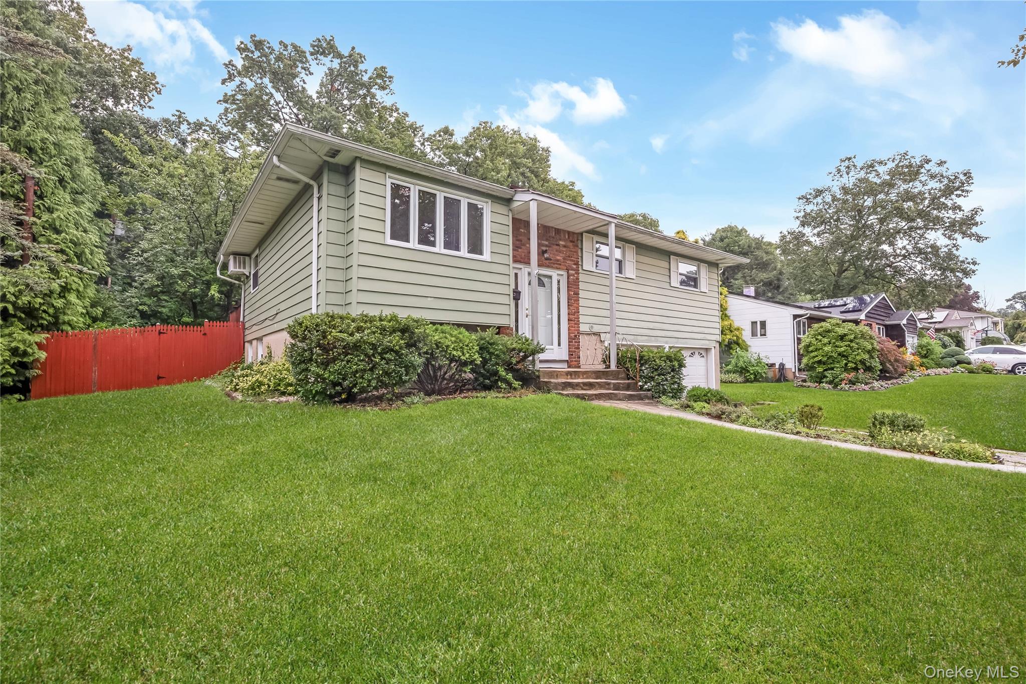 3rd image of 23 Country Lane Dr, Smithtown, NY 11754 | MLS# 1033860
