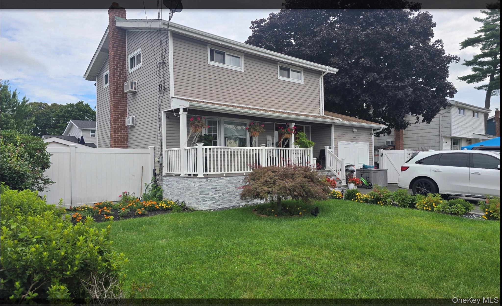 5th image of 353 Barleau St, Islip, NY 11717 | MLS# 1033864