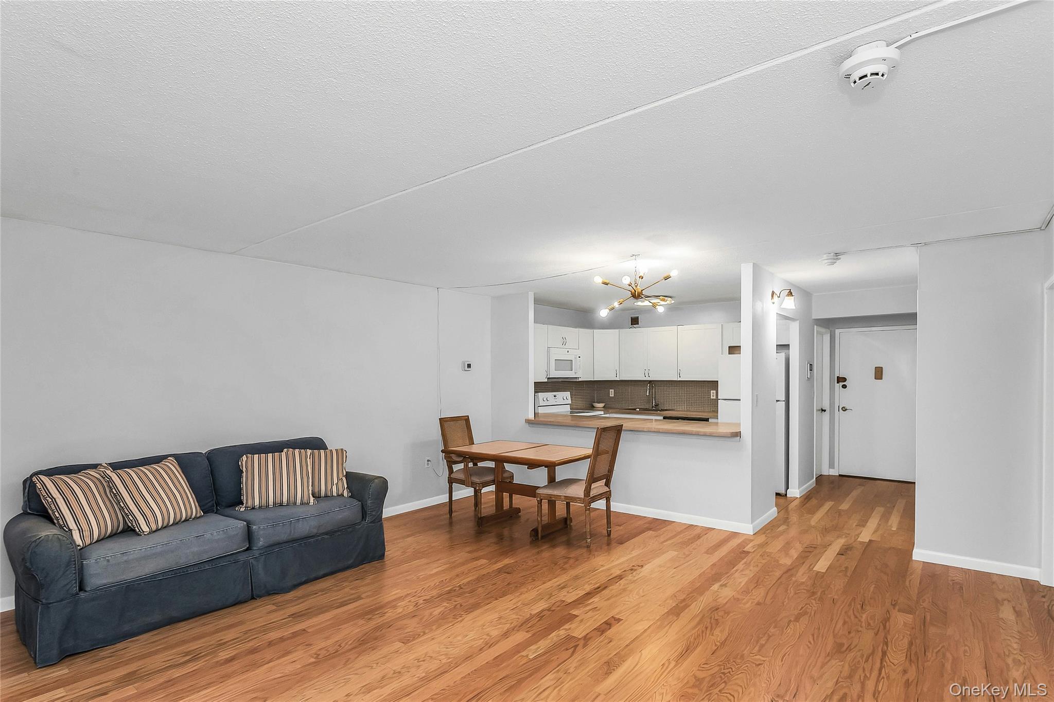 5th image of 800 Willis Ave #105, North Hempstead, NY 11507 | MLS# 1033885