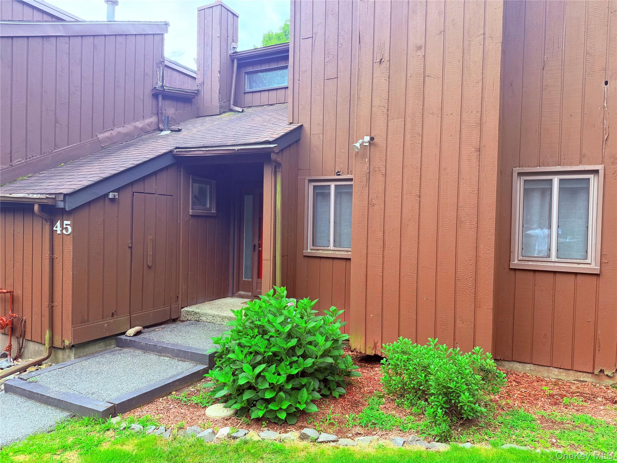2nd image of 45 Redwood Dr, Woodbury, NY 10930 | MLS# 1033890