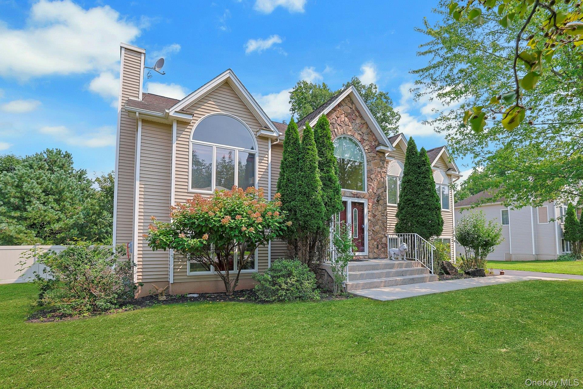 2nd image of 14 Stern Pl, Clarkstown, NY 10920 | MLS# 1033927