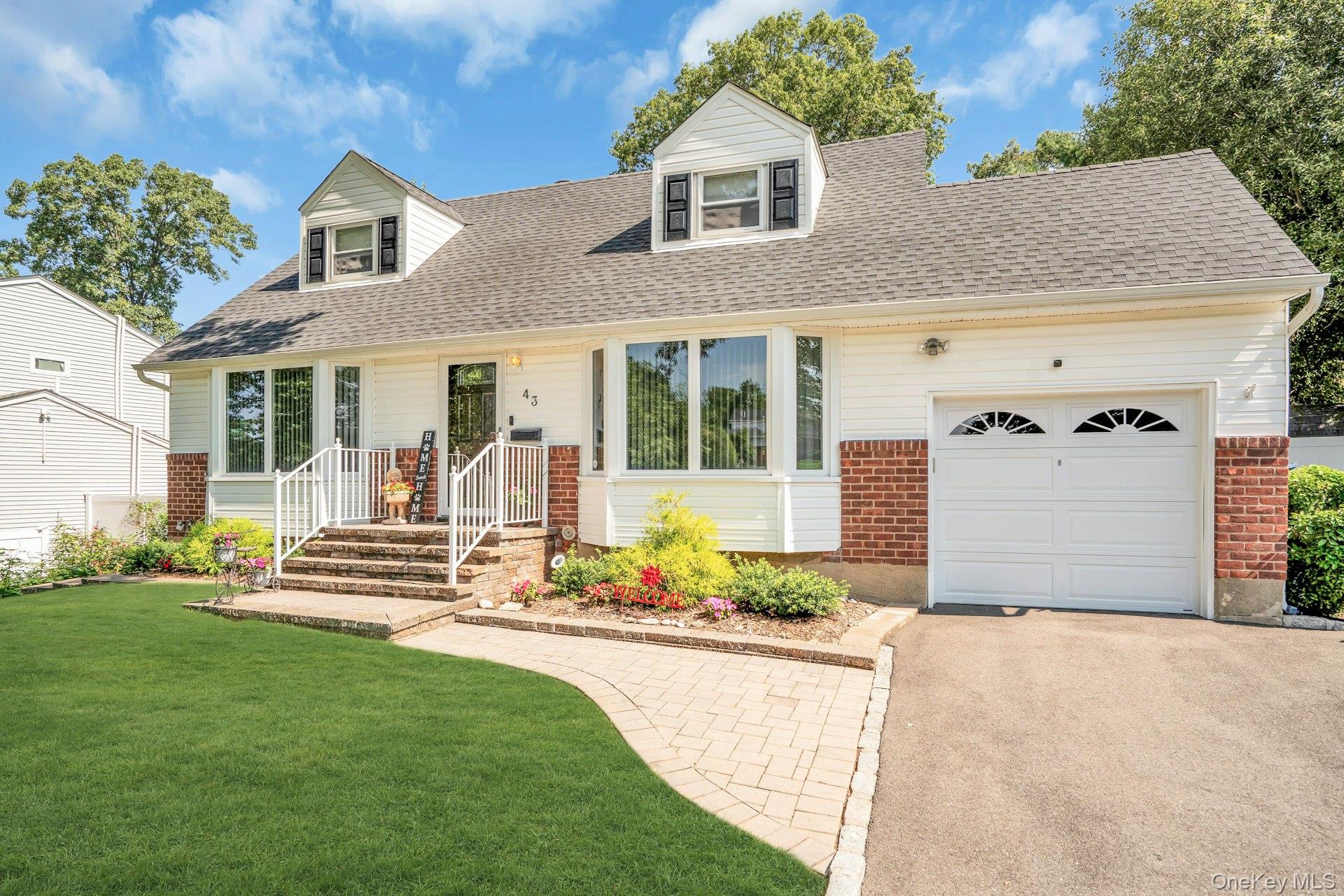 3rd image of 43 Genesee Dr, Smithtown, NY 11725 | MLS# 1033951