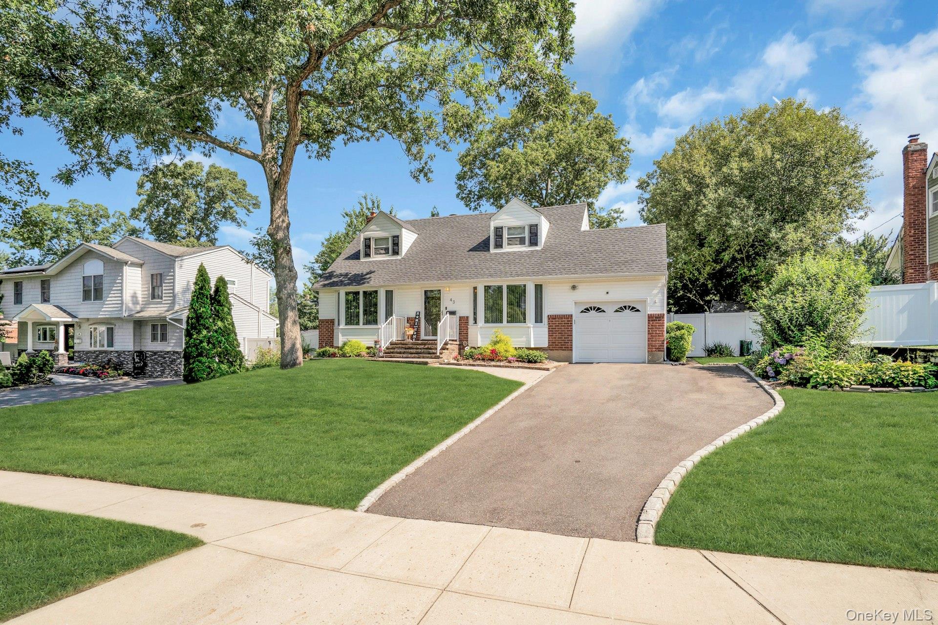 2nd image of 43 Genesee Dr, Smithtown, NY 11725 | MLS# 1033951