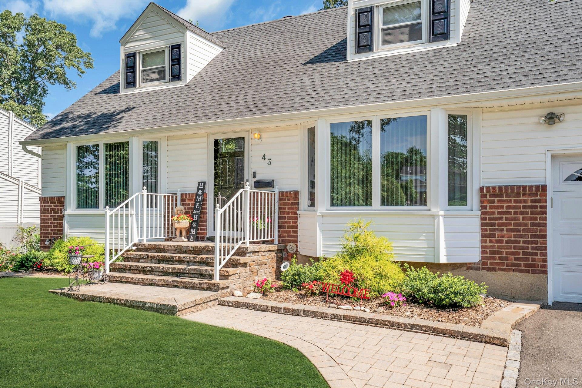 4th image of 43 Genesee Dr, Smithtown, NY 11725 | MLS# 1033951