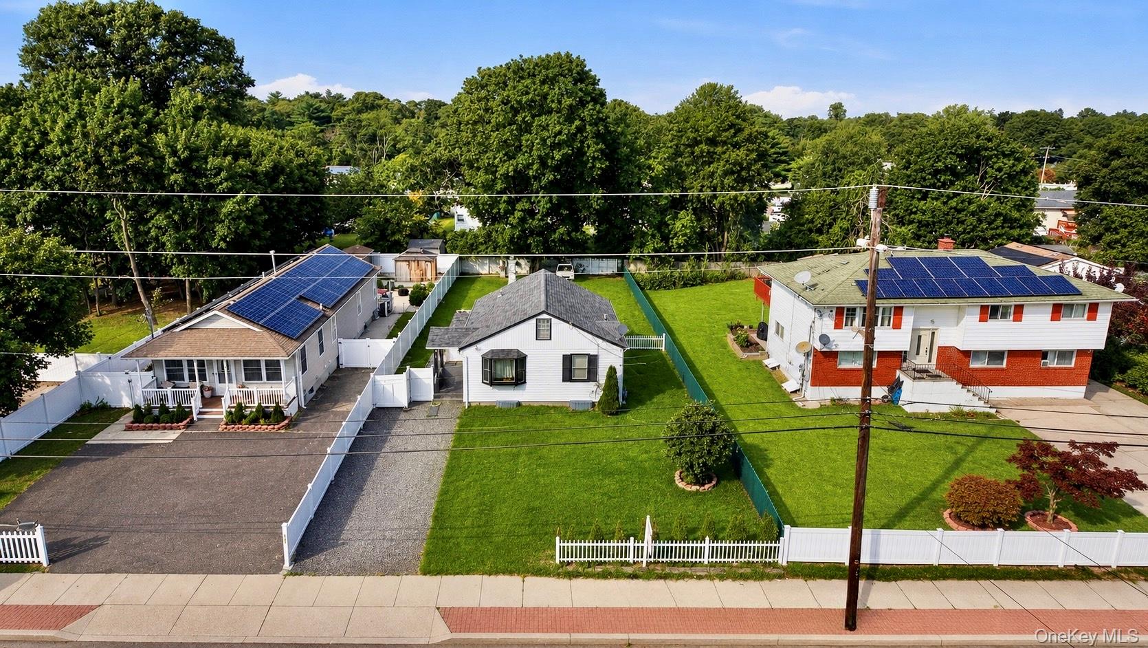 3rd image of 187 Crooked Hill Rd, Islip, NY 11717 | MLS# 1034007