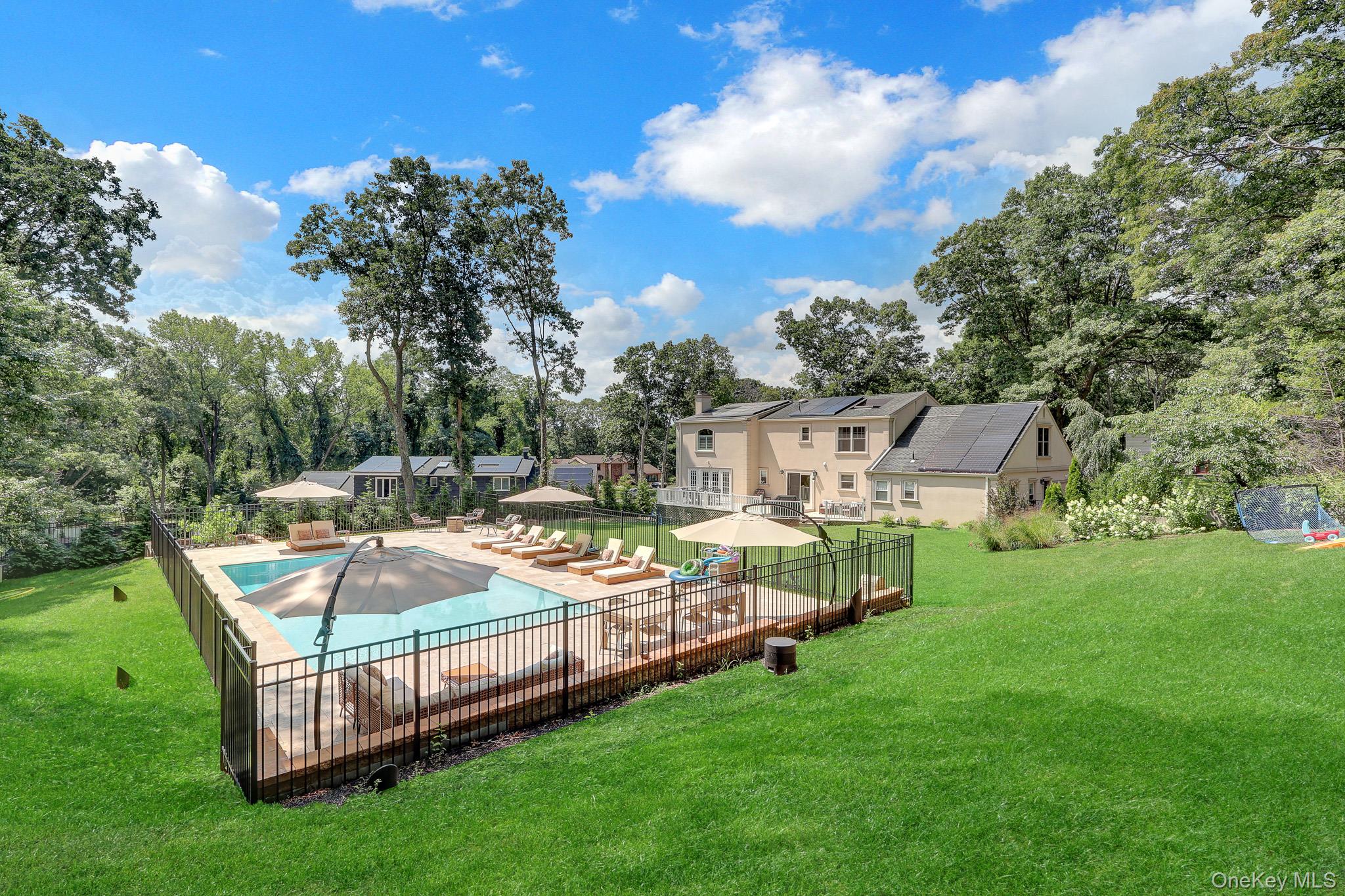 27th image of 4 Jason Ct, Huntington, NY 11746 | MLS# 1034014