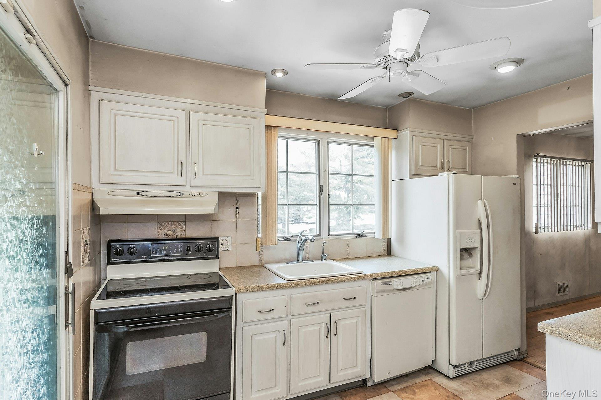 4th image of 8 Gerhard Rd, Oyster Bay, NY 11803 | MLS# 1034073