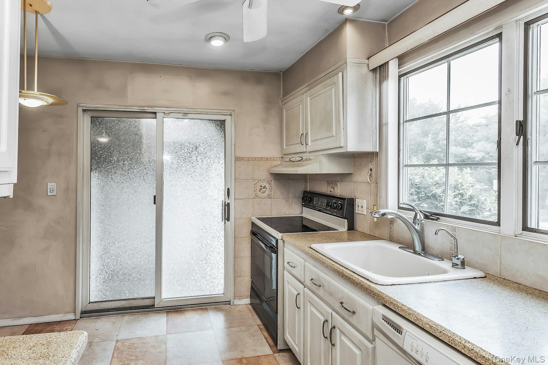 5th image of 8 Gerhard Rd, Oyster Bay, NY 11803 | MLS# 1034073