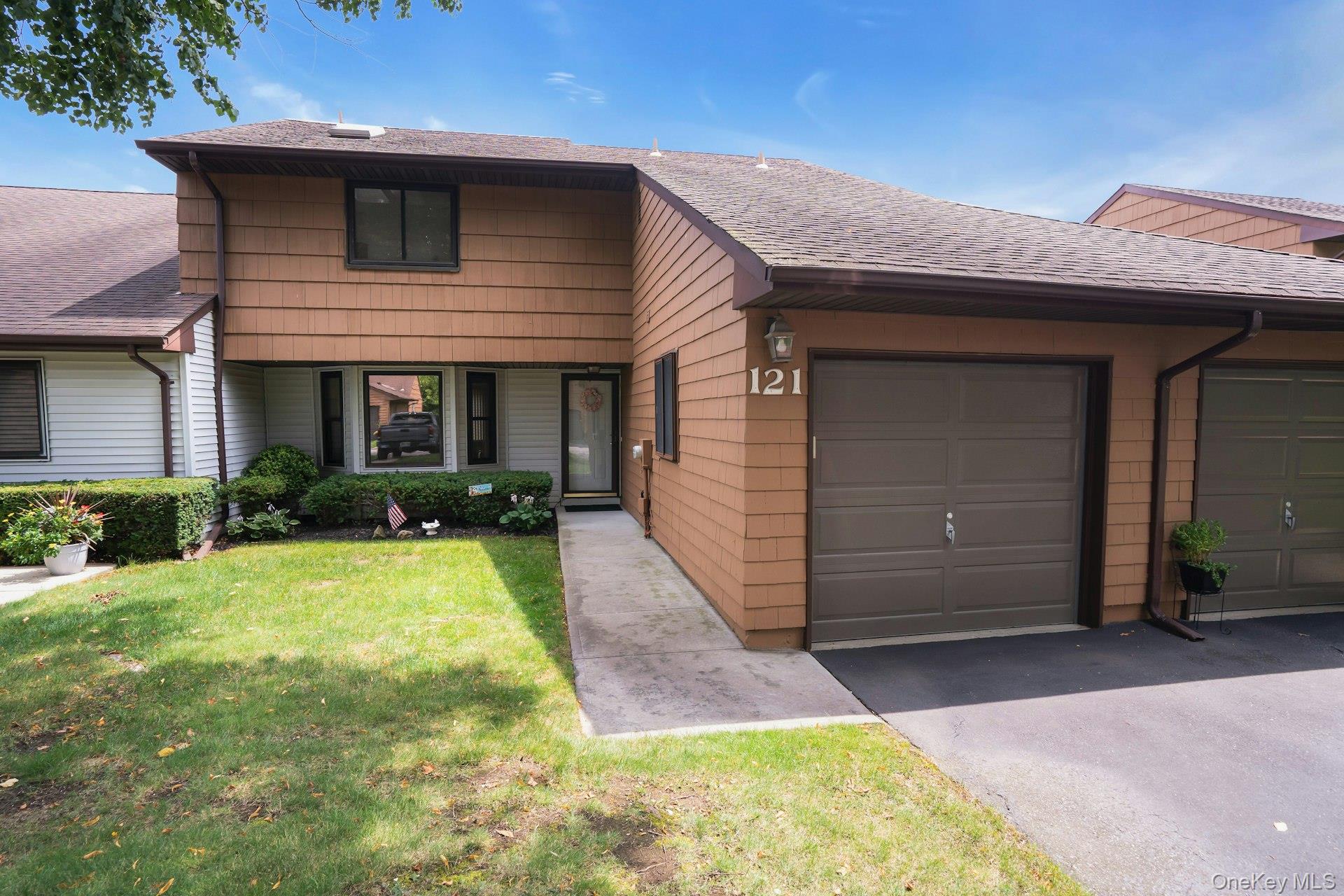 5th image of 121 Scarlett Dr, Smithtown, NY 11725 | MLS# 1034098