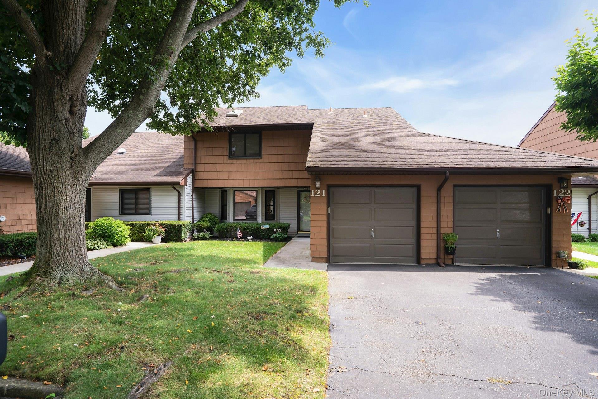 3rd image of 121 Scarlett Dr, Smithtown, NY 11725 | MLS# 1034098