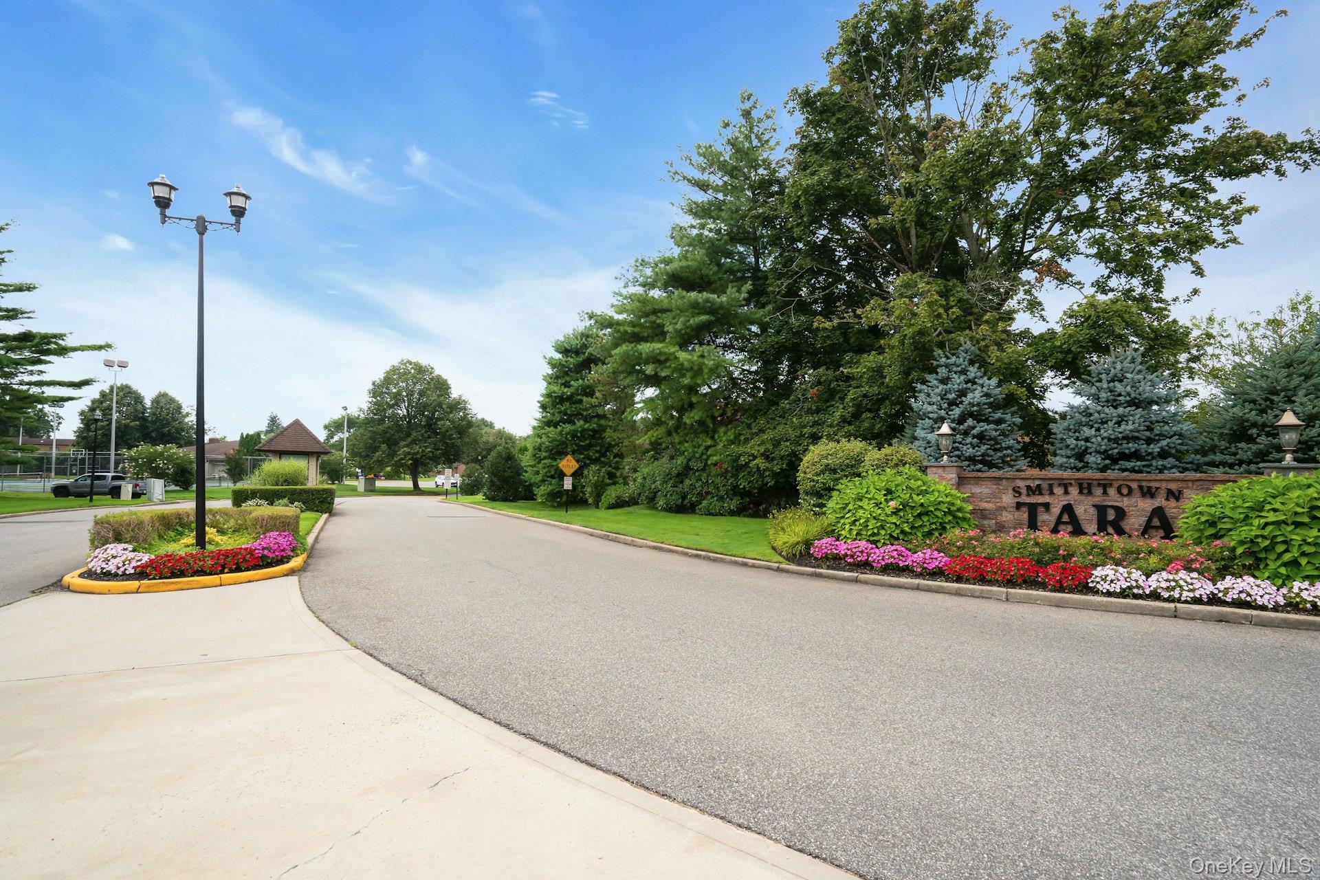 2nd image of 121 Scarlett Dr, Smithtown, NY 11725 | MLS# 1034098