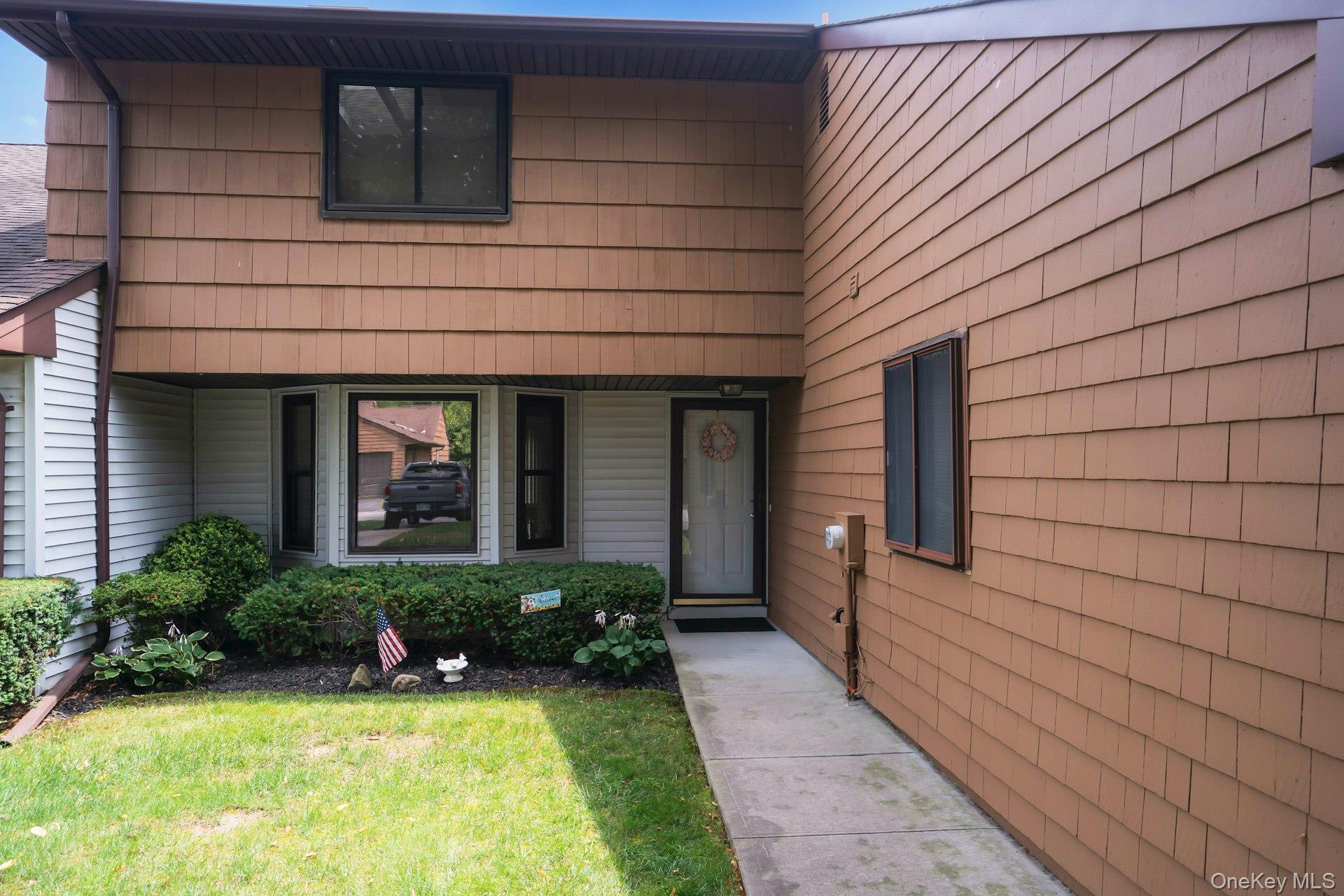 4th image of 121 Scarlett Dr, Smithtown, NY 11725 | MLS# 1034098