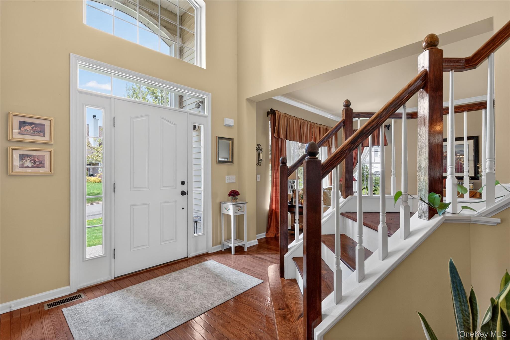2nd image of 17 Oldwyck Crescent, Woodbury, NY 10930 | MLS# 1034143