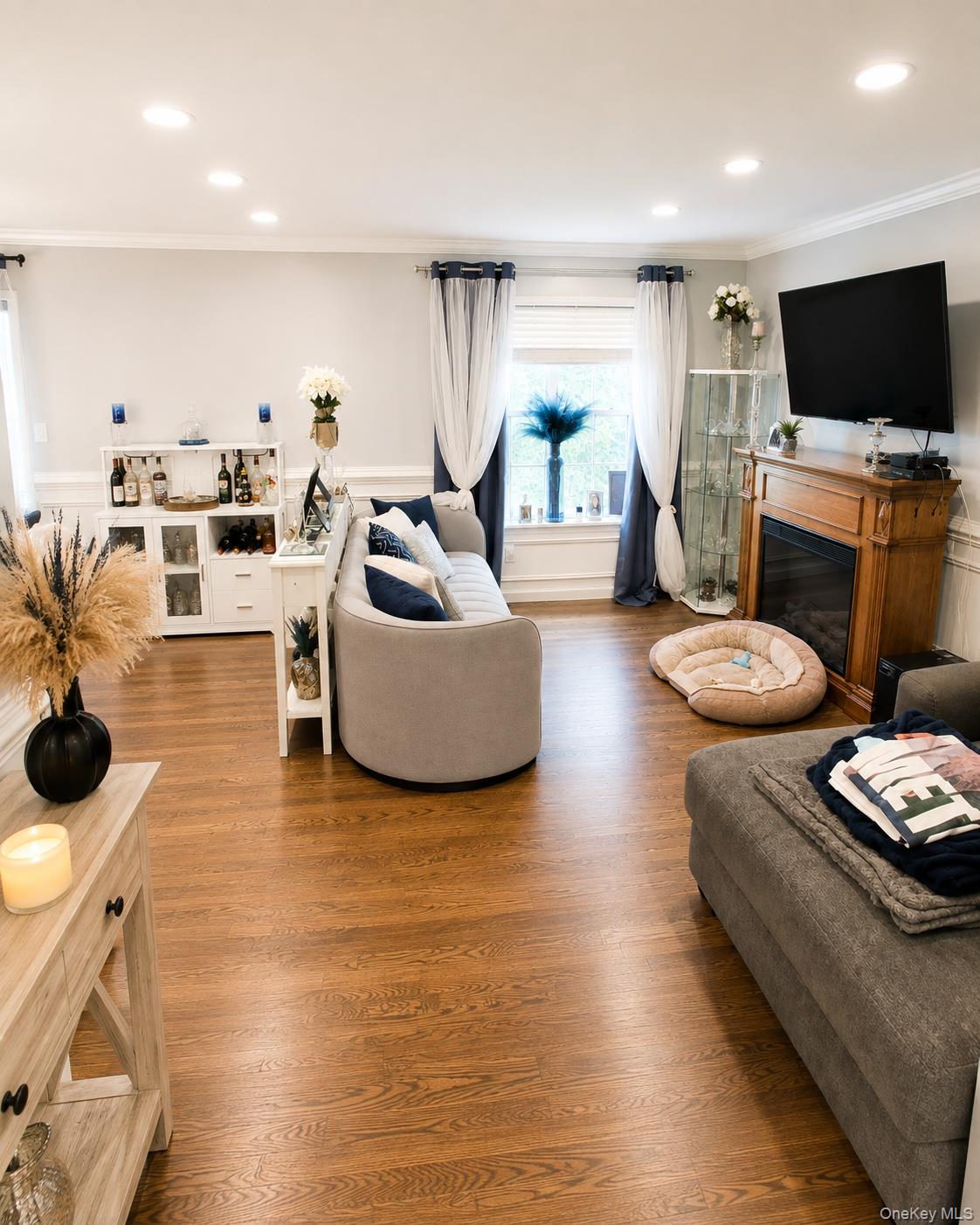 3rd image of 19 Helene Cir, Woodbury, NY 10930 | MLS# 1034231