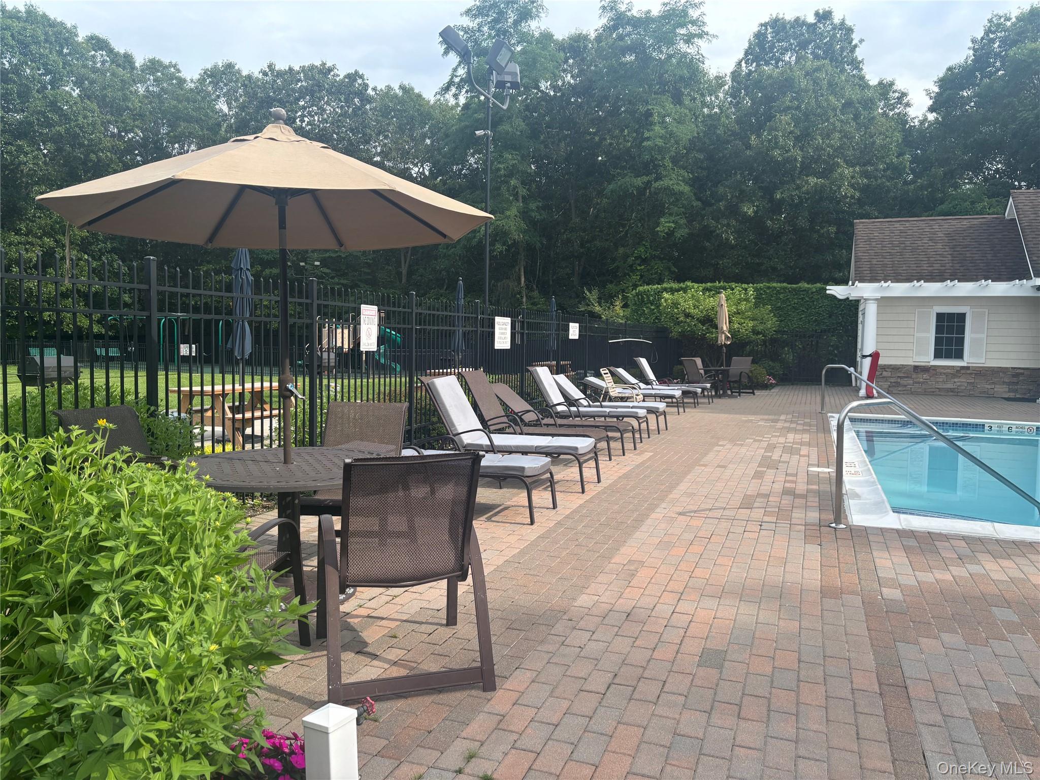 3rd image of 460 Old Town Rd #26M, Brookhaven, NY 11776 | MLS# 1034235
