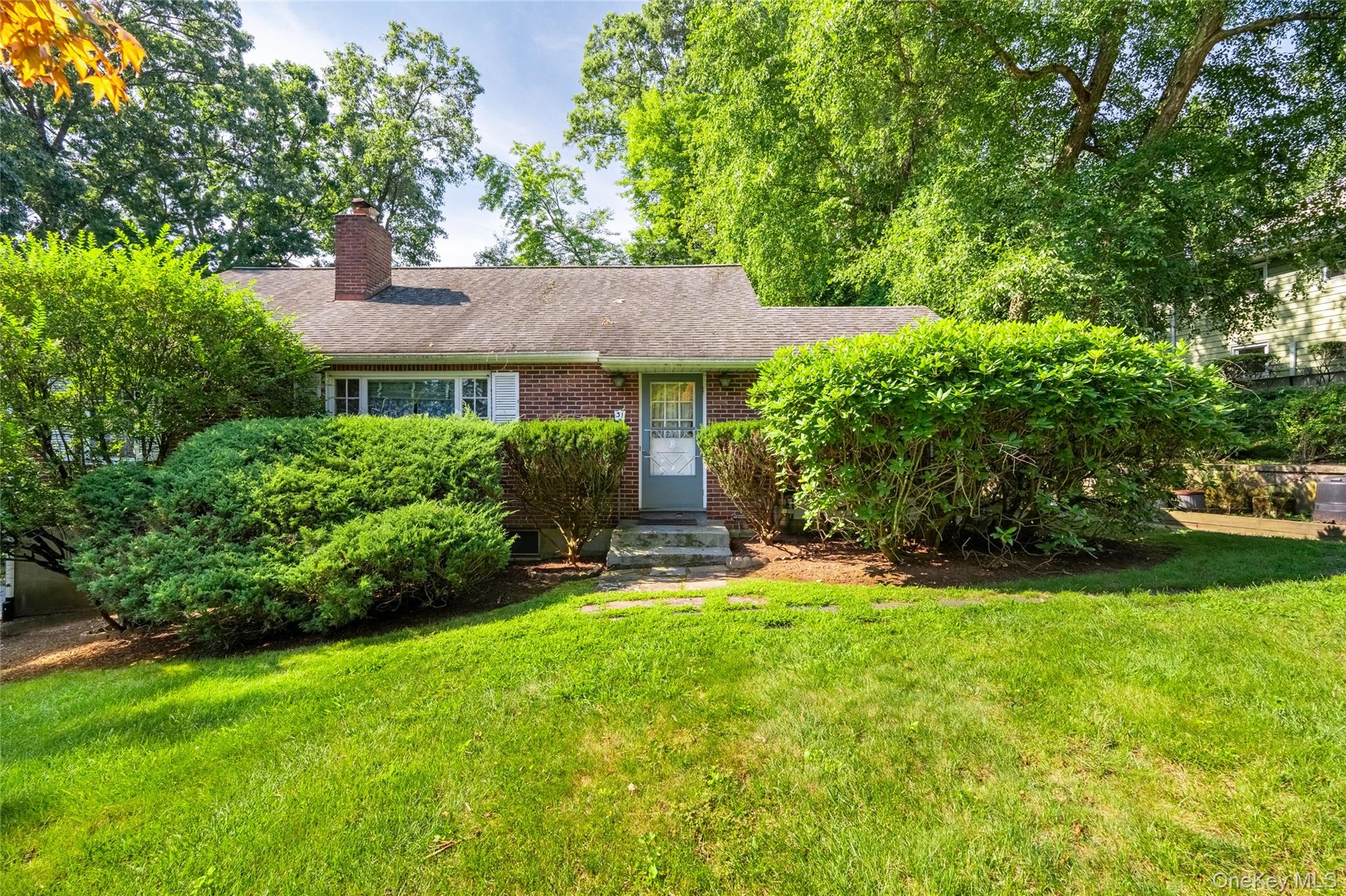 2nd image of 31 Briarwood Dr, Clarkstown, NY 10956 | MLS# 1034246