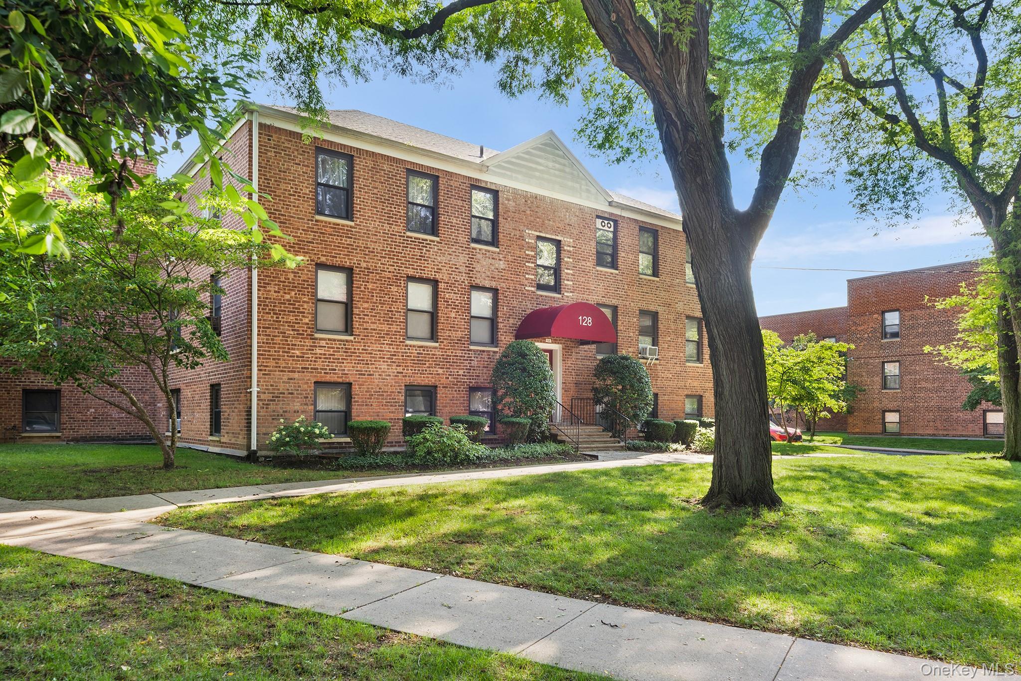 3rd image of 128 Richbell Rd, Mamaroneck, NY 10543