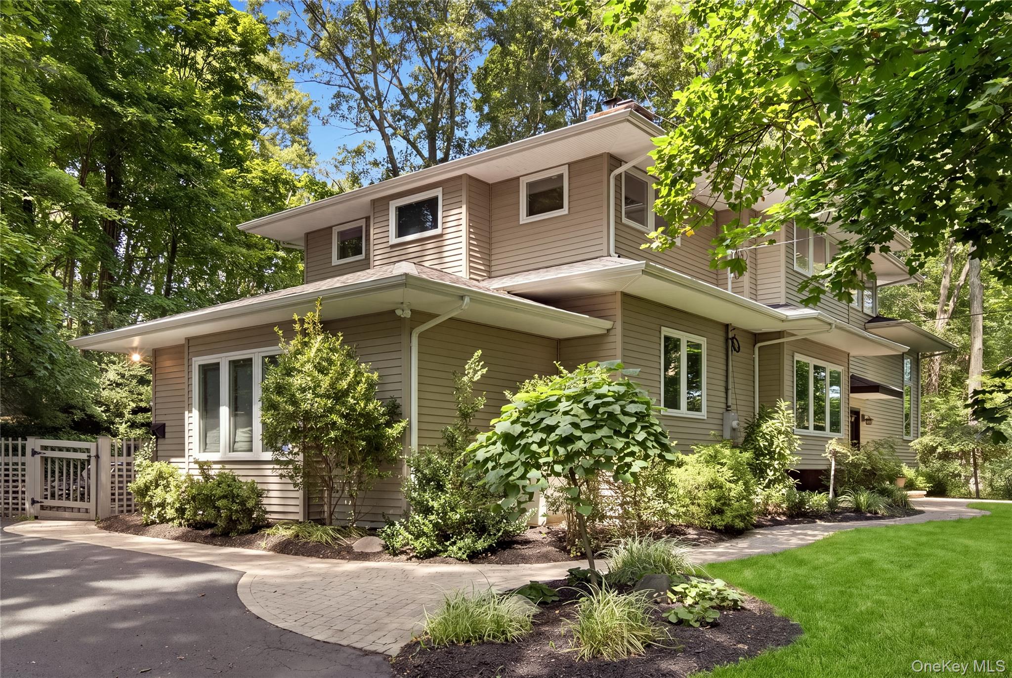 2nd image of 127 Middleville Rd, Huntington, NY 11768 | MLS# 1034370