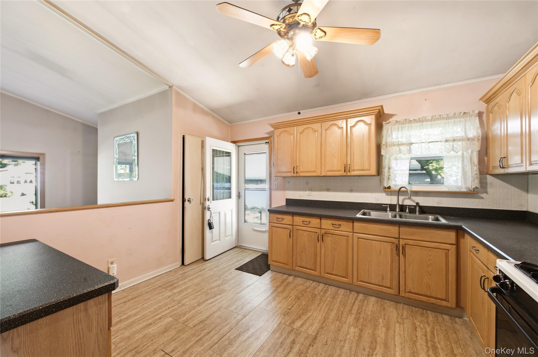 4th image of 29 Penn Dr, Smithtown, NY 11787 | MLS# 1034371