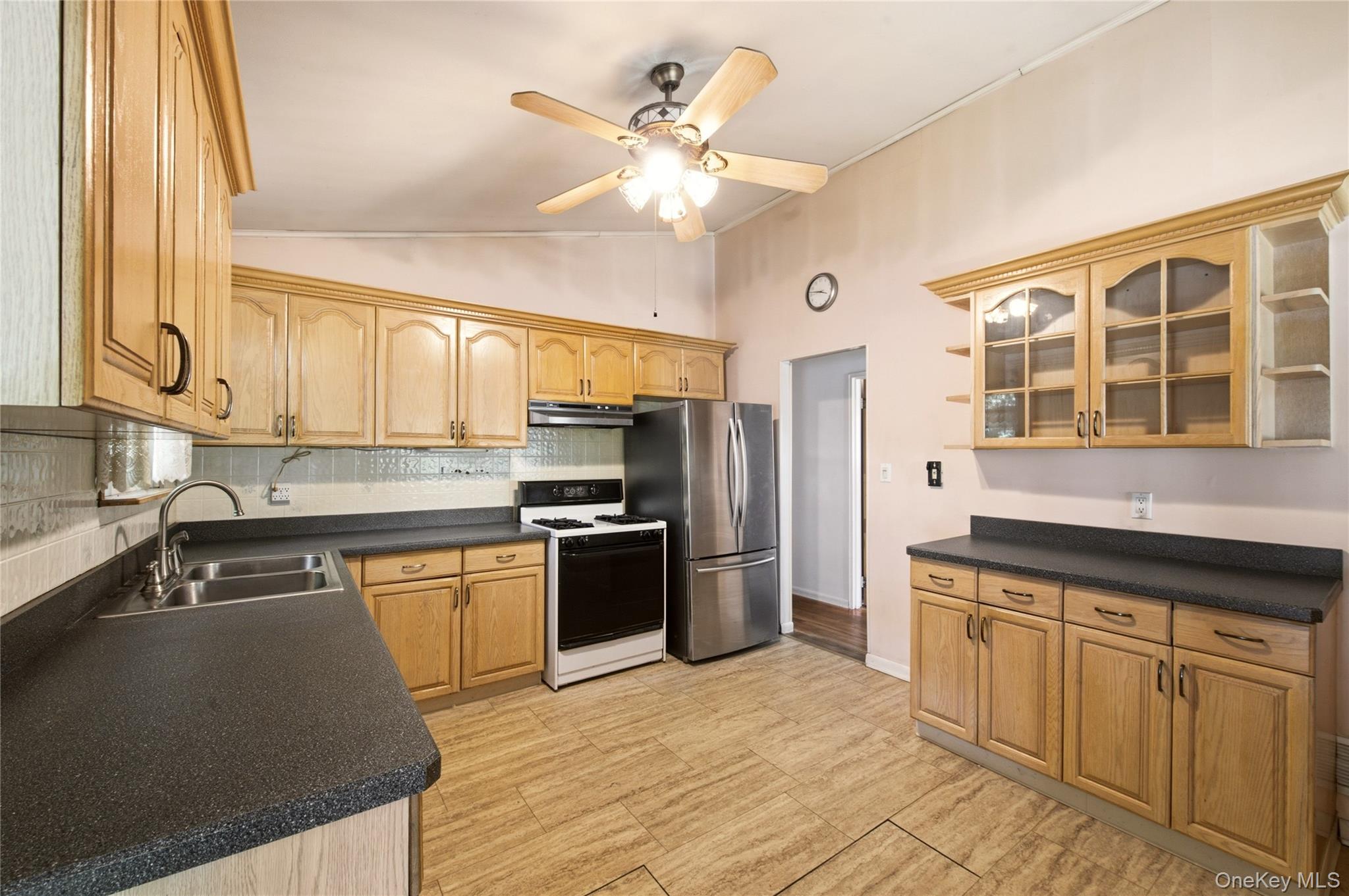 3rd image of 29 Penn Dr, Smithtown, NY 11787 | MLS# 1034371
