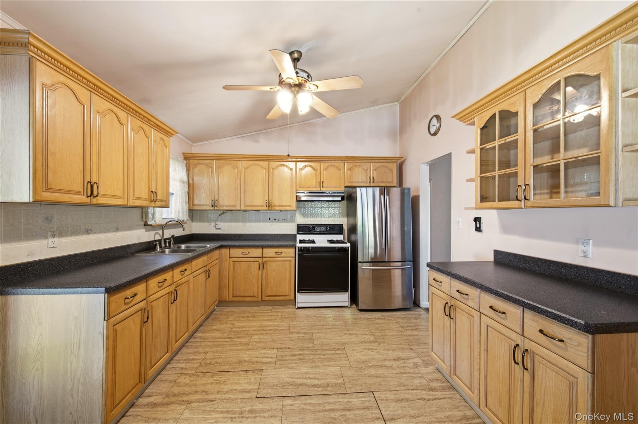 5th image of 29 Penn Dr, Smithtown, NY 11787 | MLS# 1034371
