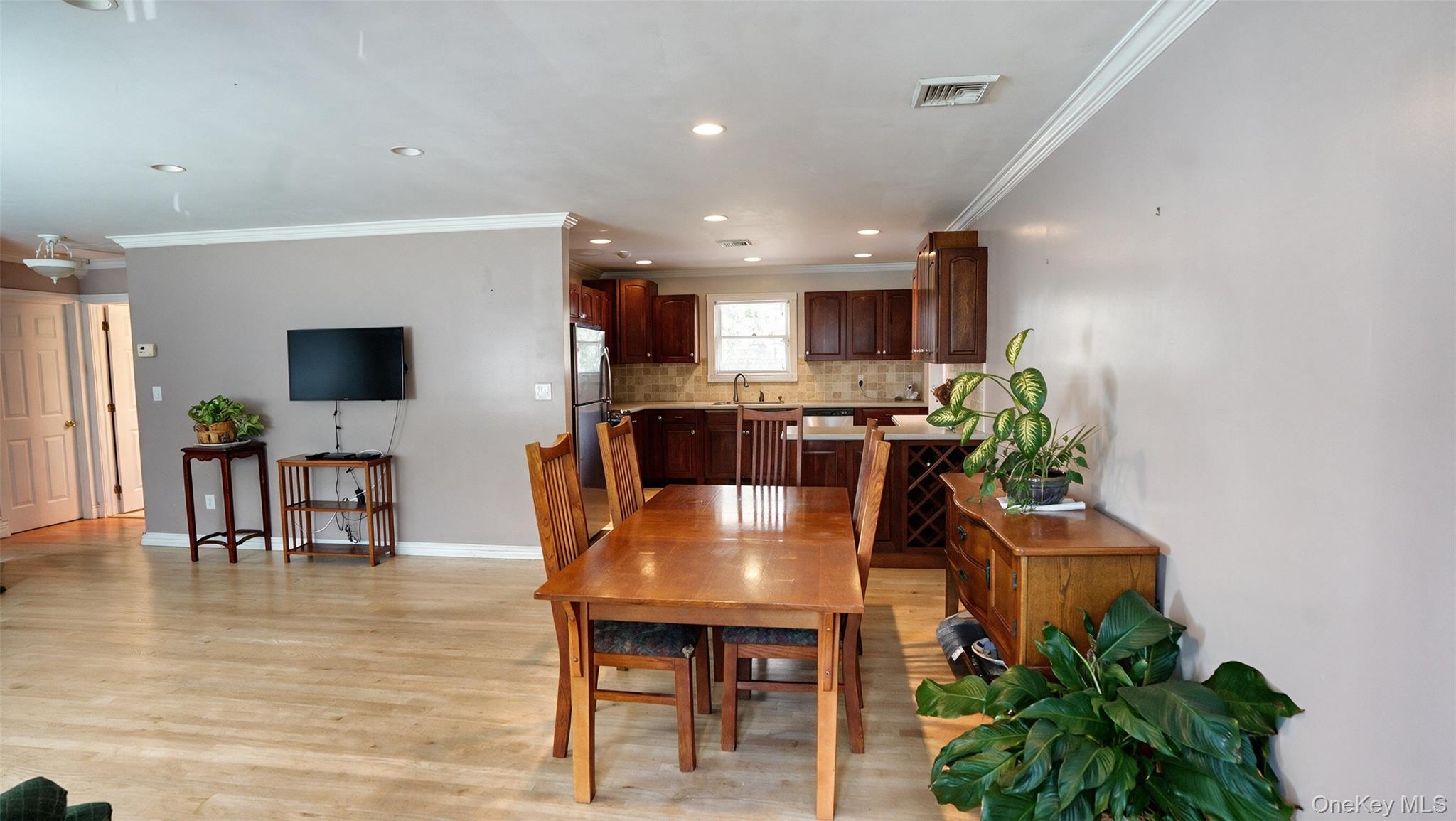 5th image of 15 Marianna Pl, Islip, NY 11730 | MLS# 1034401