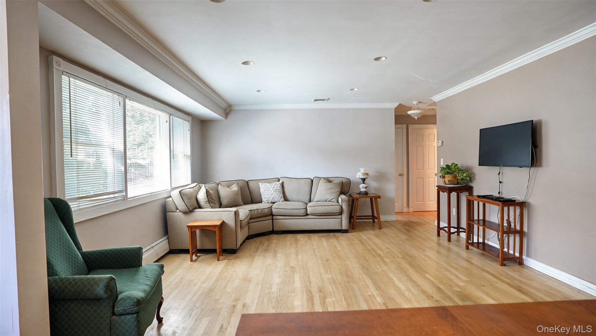 4th image of 15 Marianna Pl, Islip, NY 11730 | MLS# 1034401