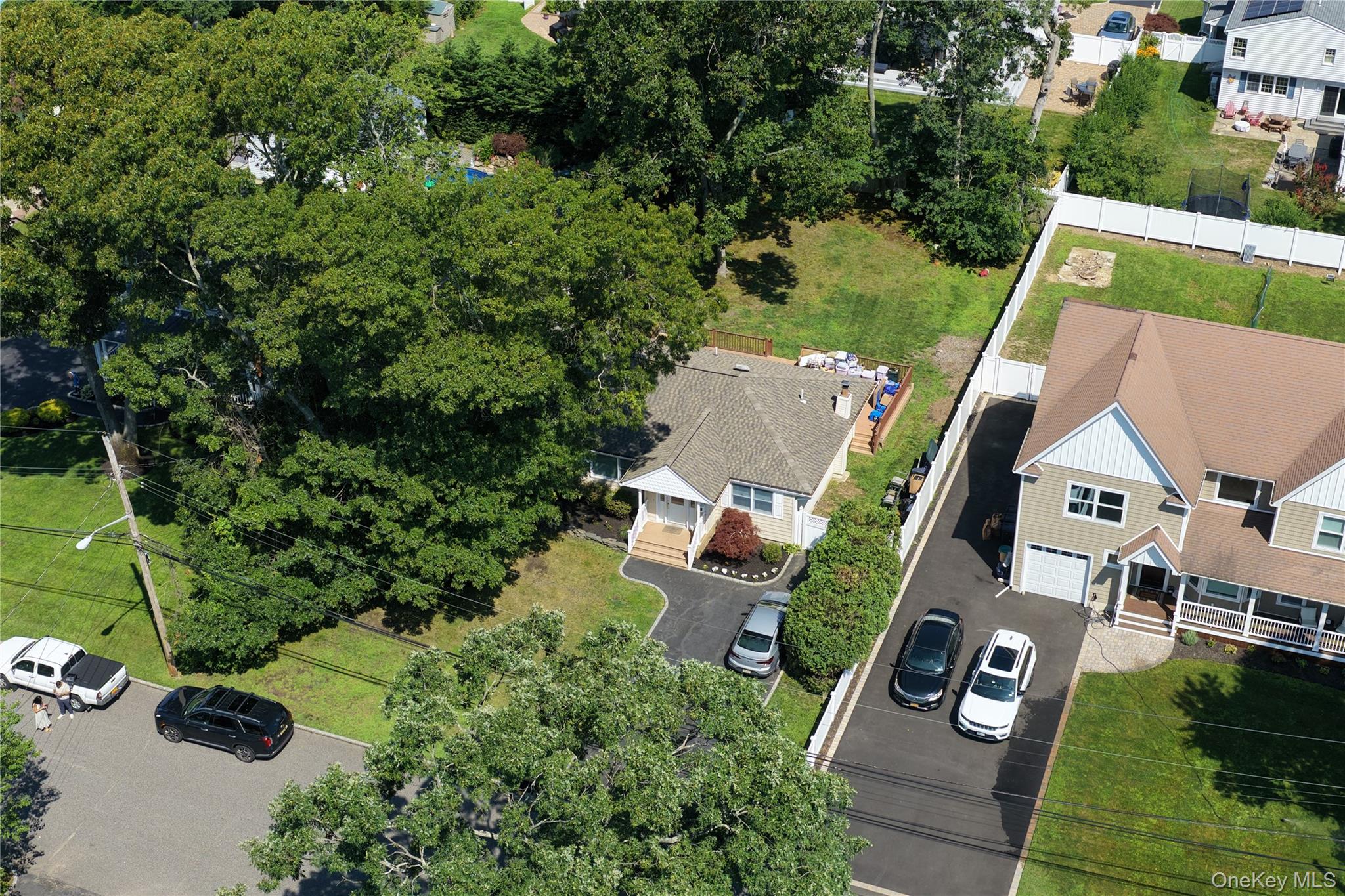 2nd image of 15 Marianna Pl, Islip, NY 11730 | MLS# 1034401