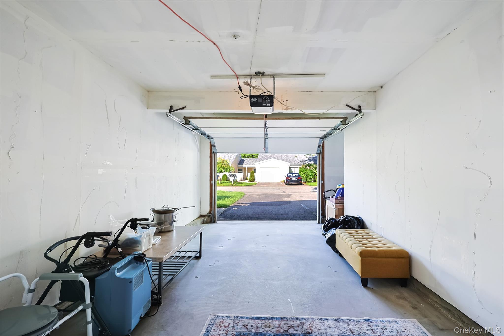 2nd image of 708 W Cabot Ct, Smithtown, NY 11780