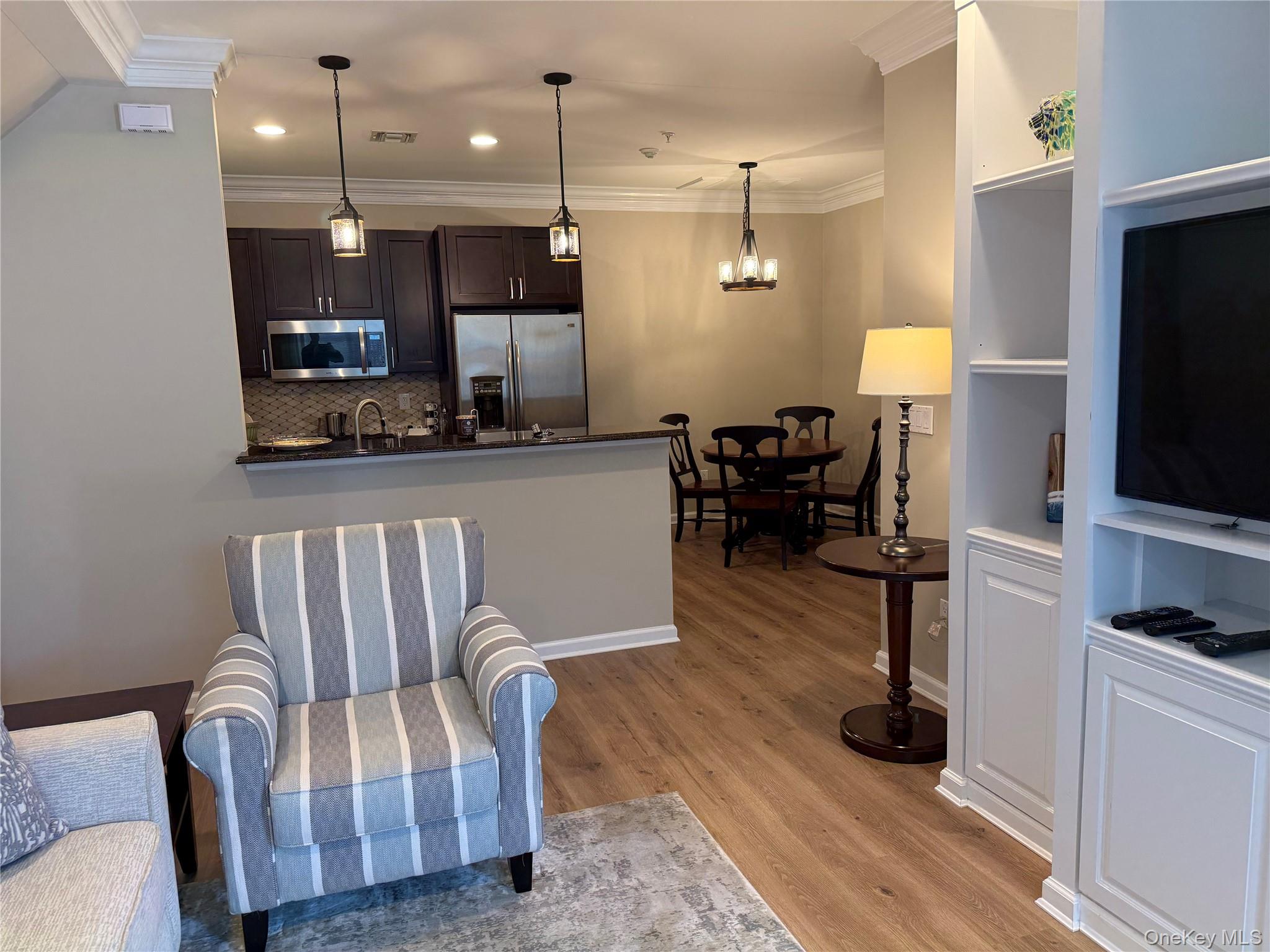 5th image of 404 Lennox Dr, Smithtown, NY 11780