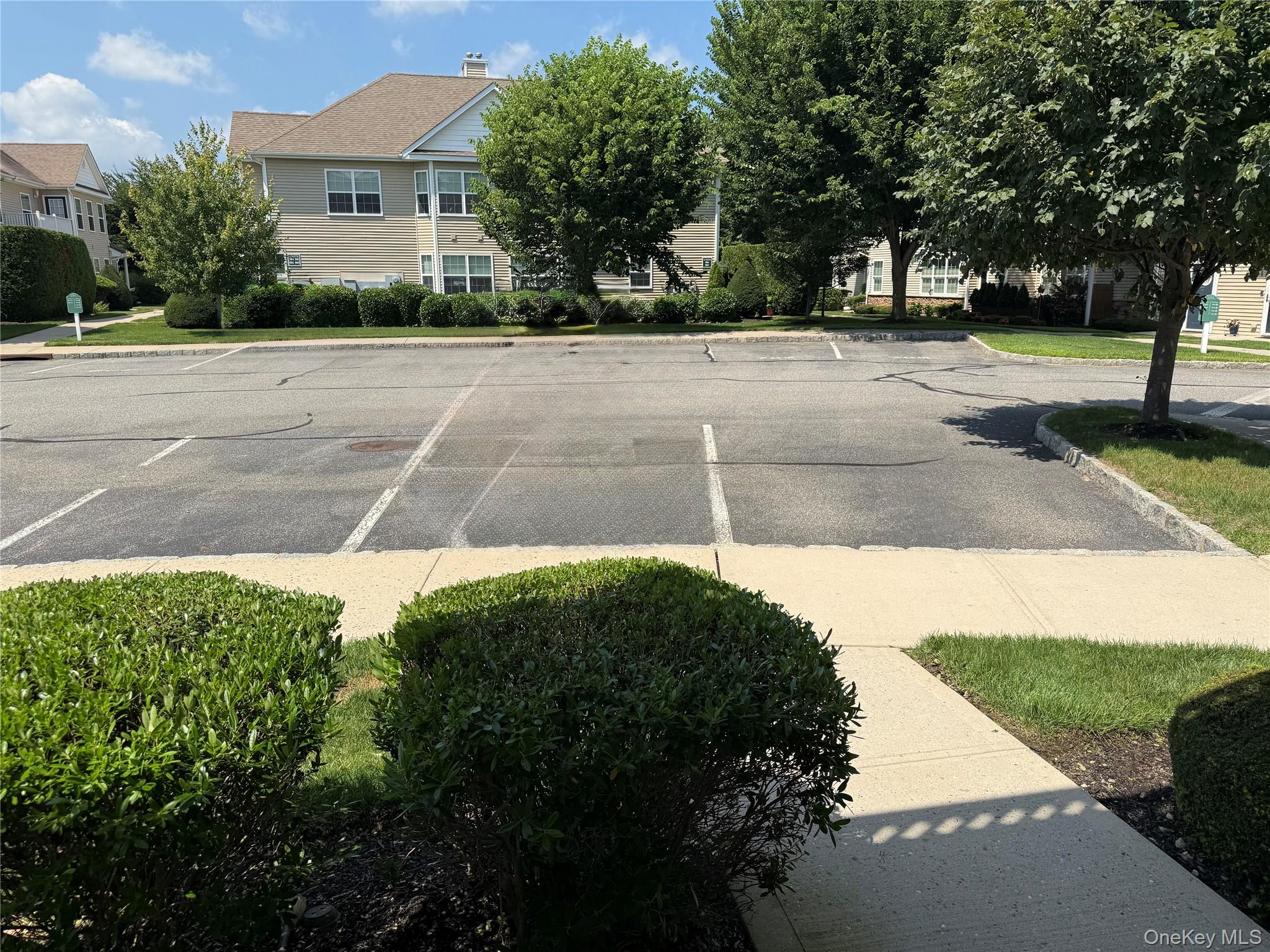 2nd image of 404 Lennox Dr, Smithtown, NY 11780