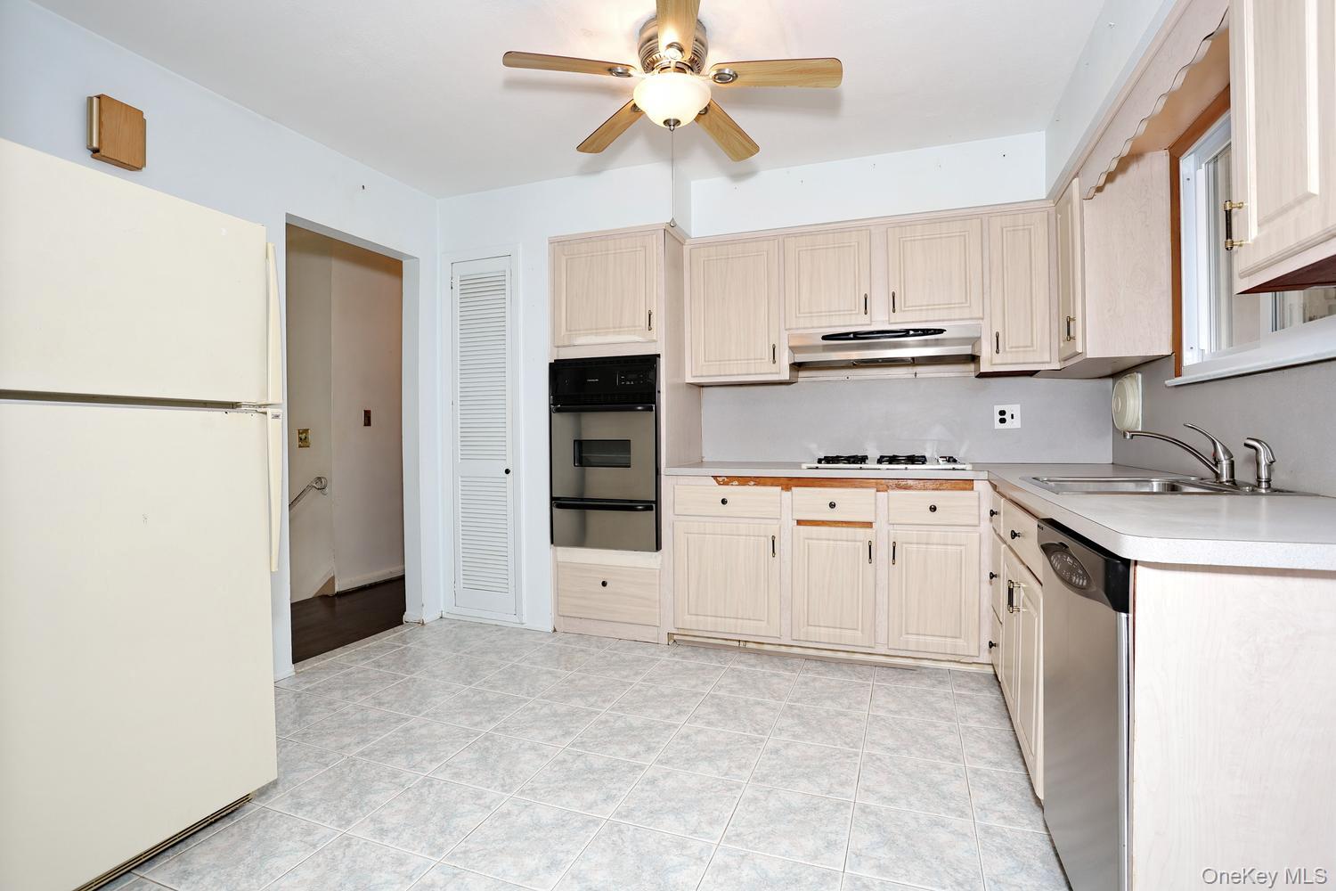 5th image of 5 Fairfield Ter, Clarkstown, NY 10994 | MLS# 1034492