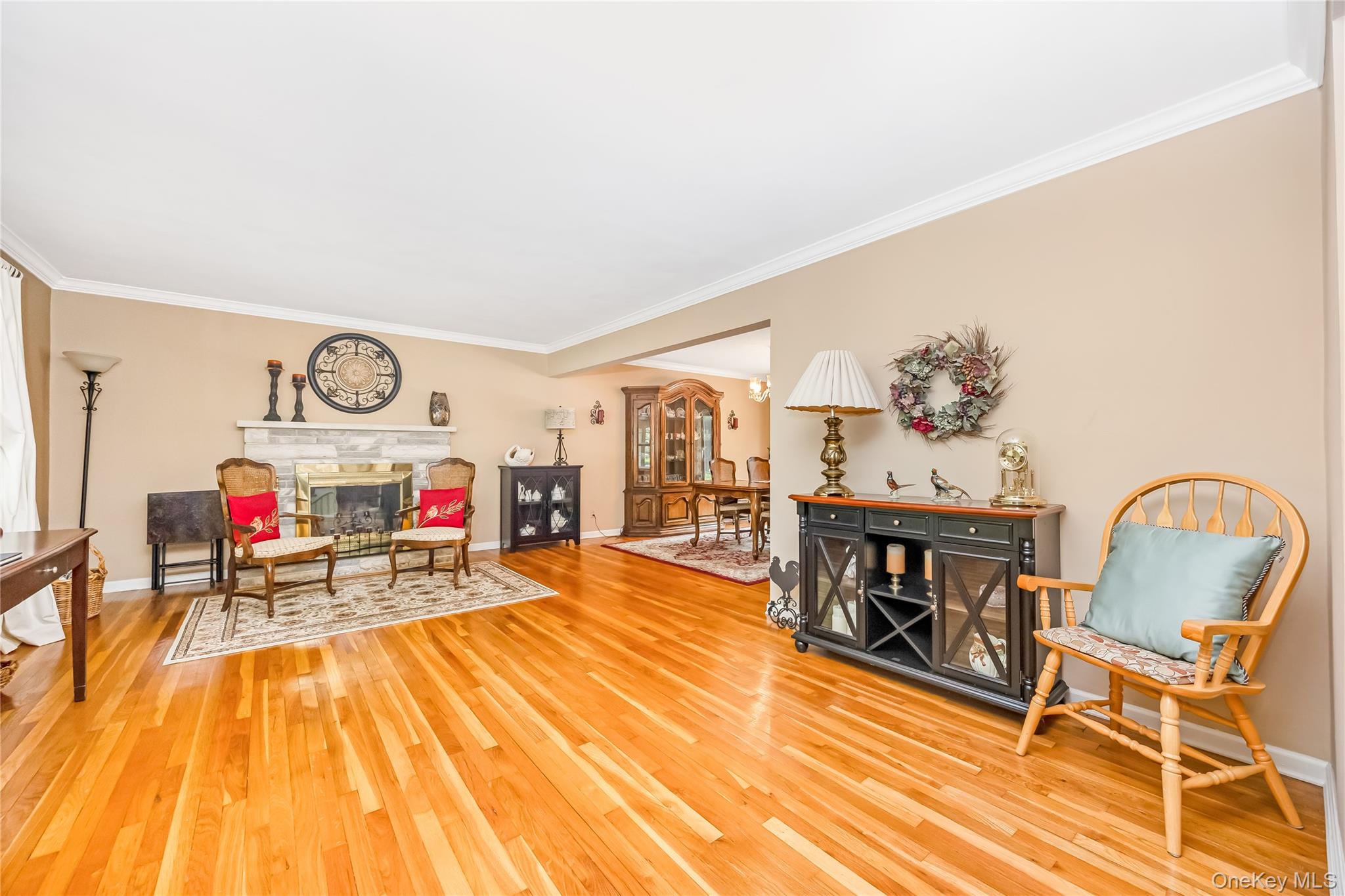 5th image of 4 Crinkle Ct, Huntington, NY 11768 | MLS# 1034513