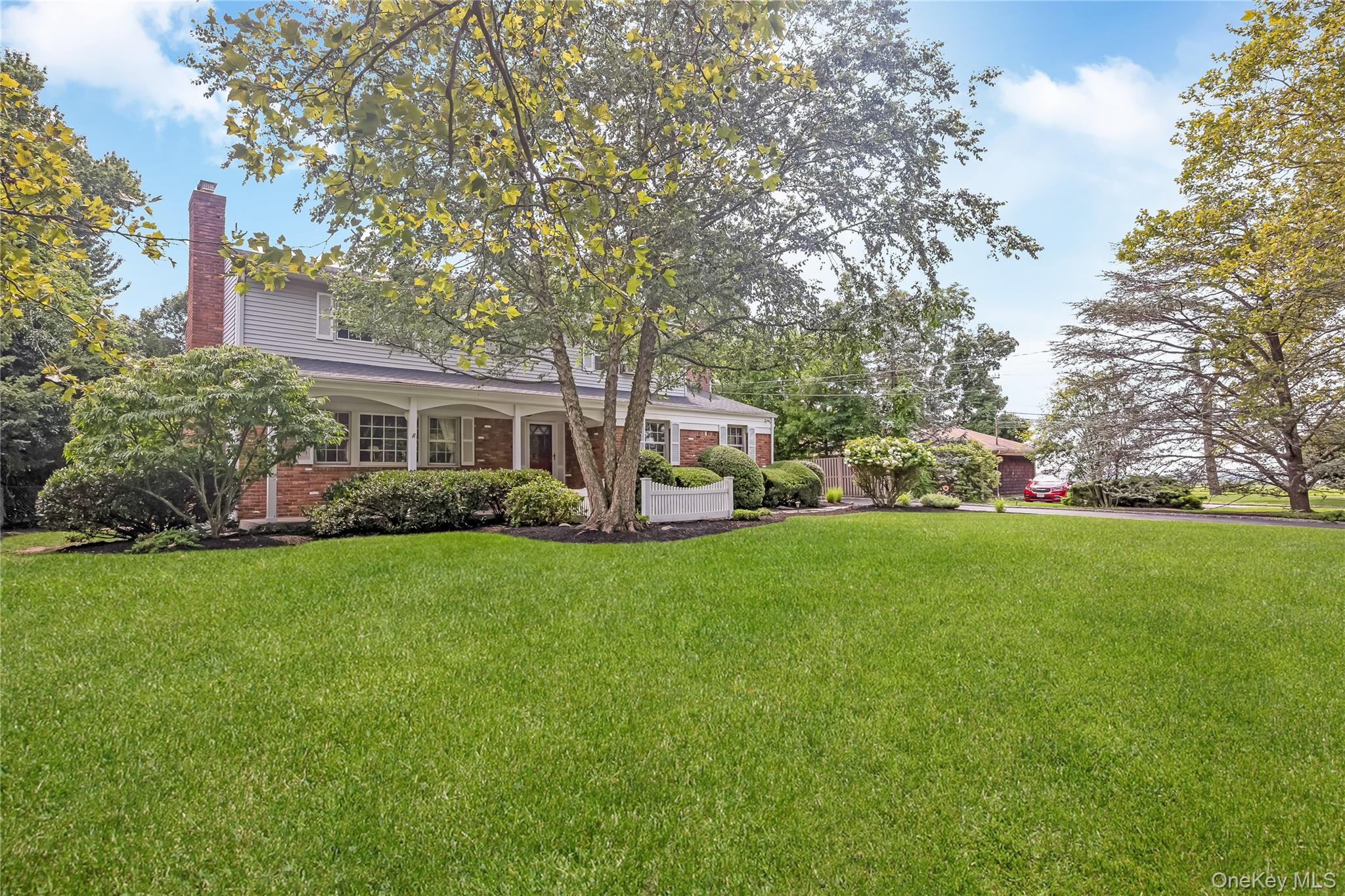 2nd image of 4 Crinkle Ct, Huntington, NY 11768 | MLS# 1034513