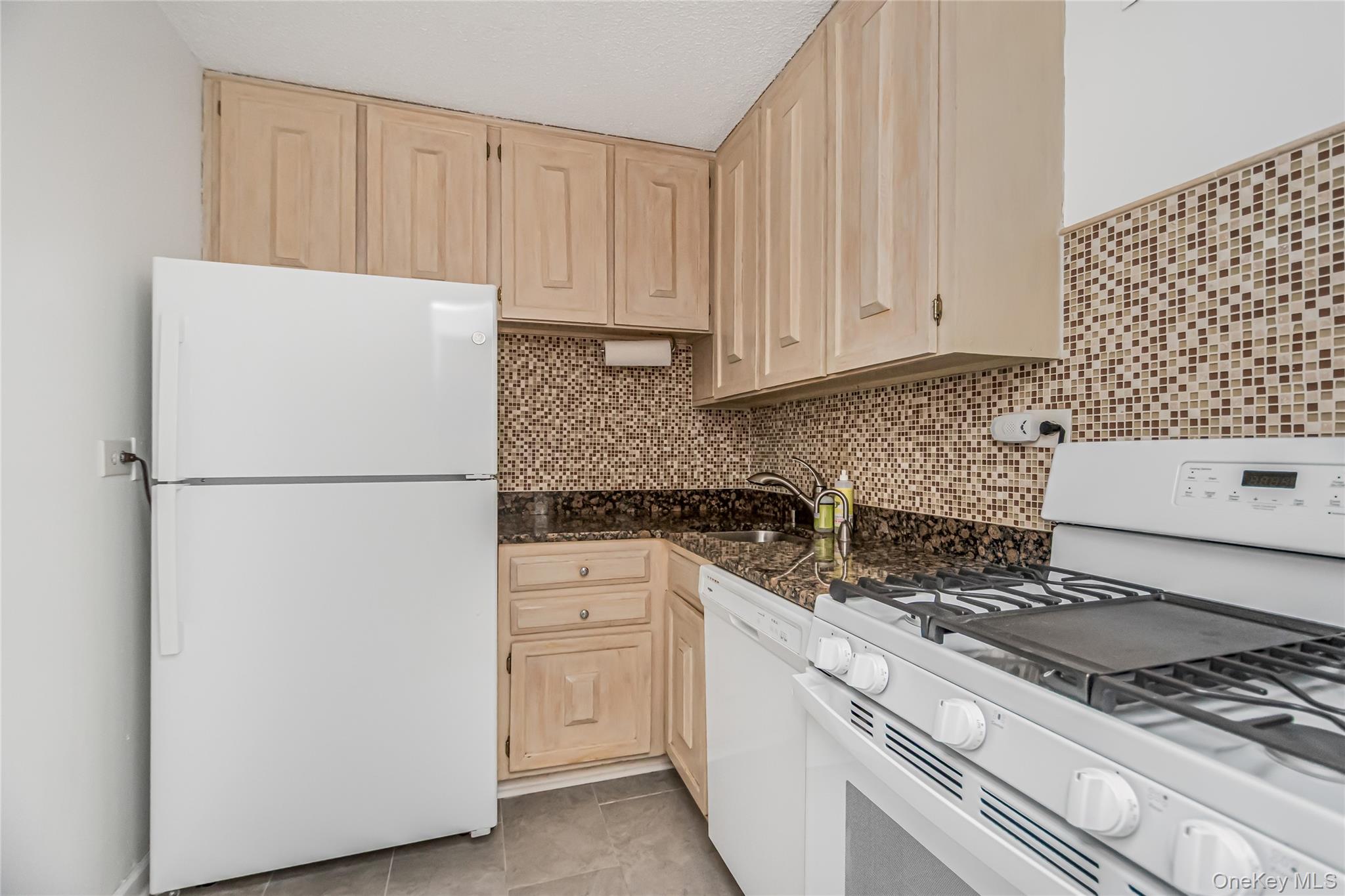 3rd image of 3333 Henry Hudson Pkwy #22C, New York, NY 10463 | MLS# 1034517