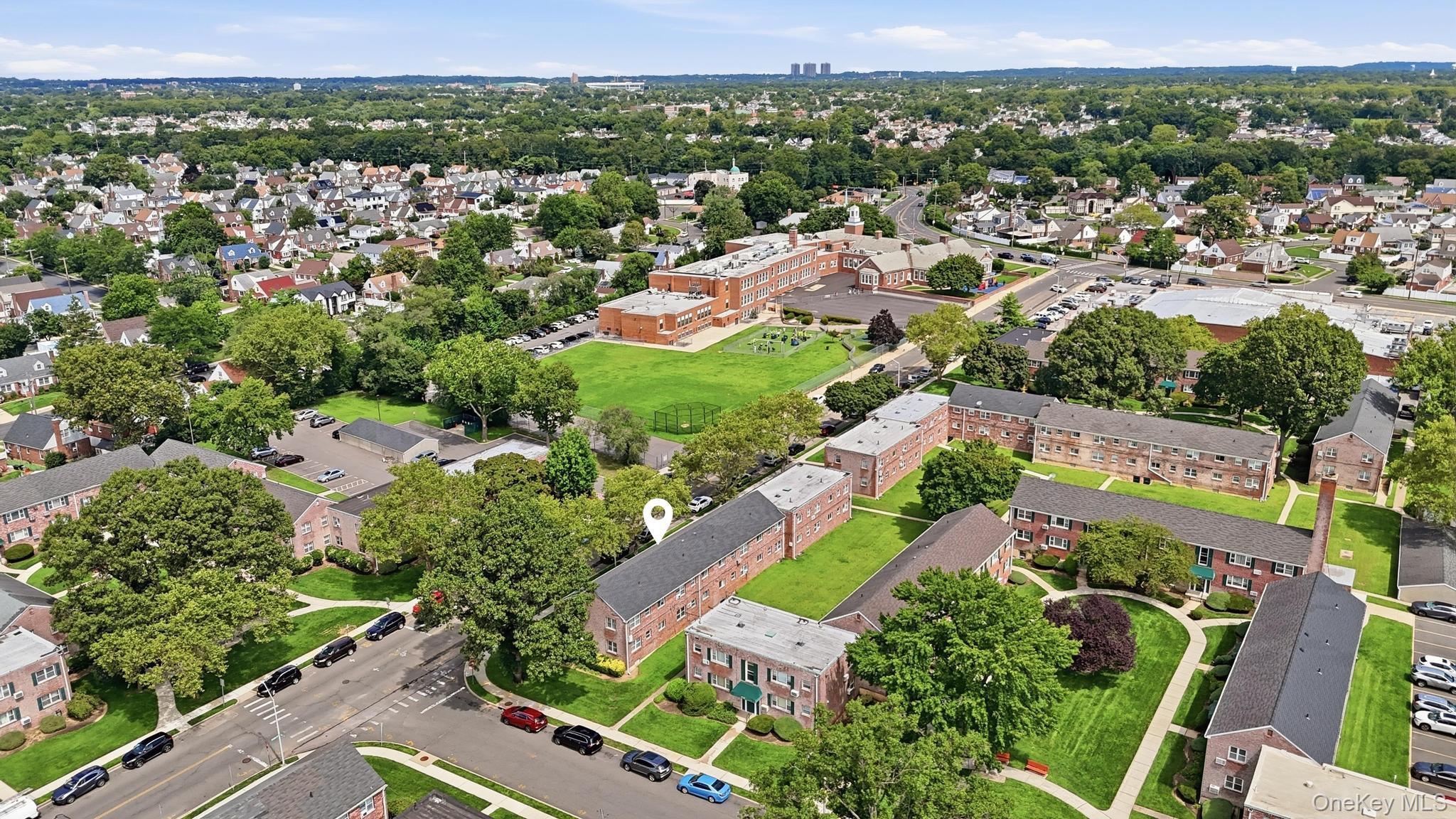 2nd image of 985 Fenwood Dr, Hempstead, NY 11580
