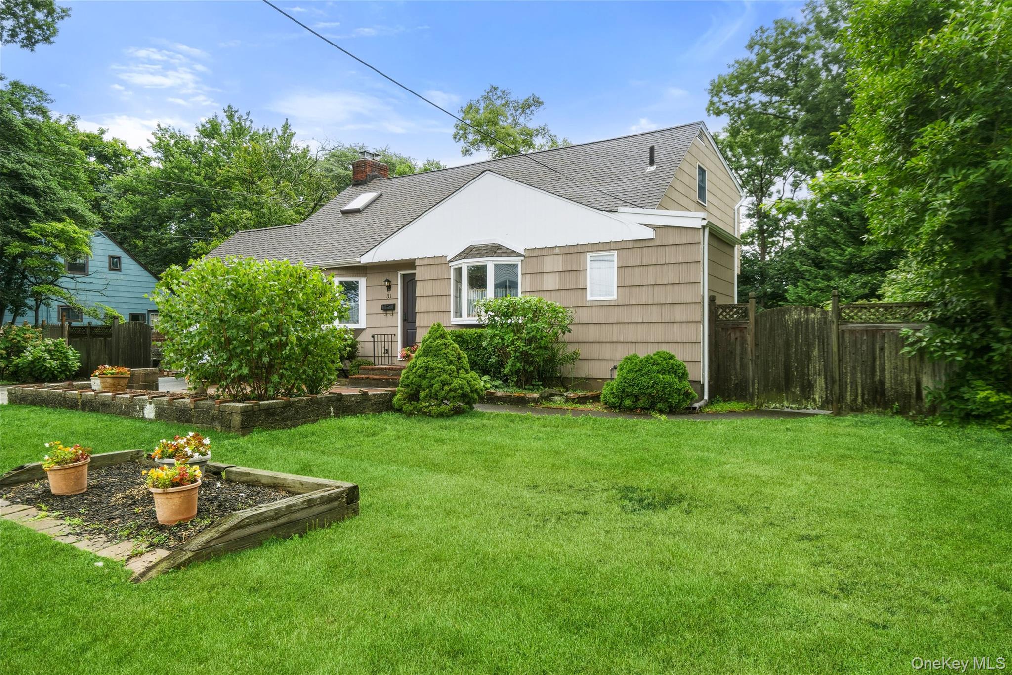 2nd image of 31 Eastwood Dr, Babylon, NY 11703 | MLS# 1034598