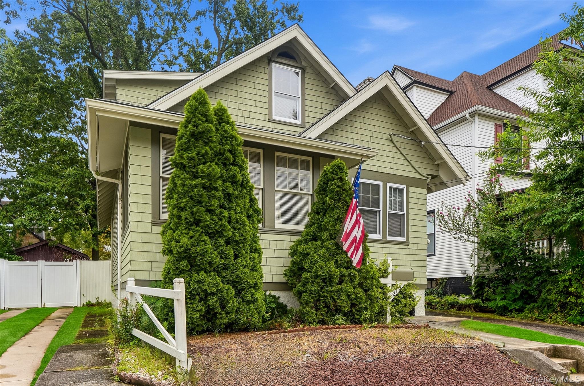 5th image of 215 Demorest Ave, New York, NY 10314 | MLS# 1034610