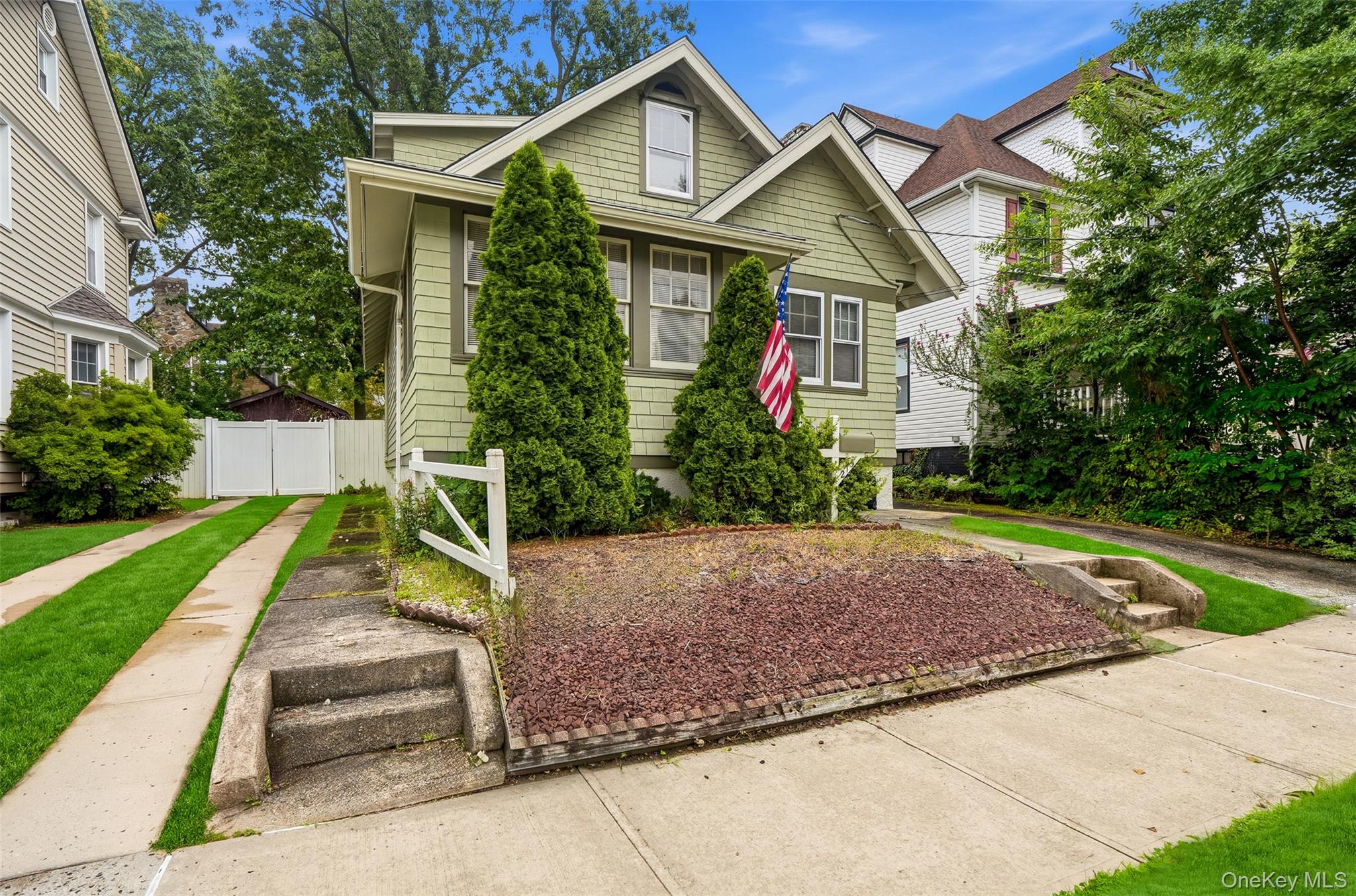 4th image of 215 Demorest Ave, New York, NY 10314 | MLS# 1034610