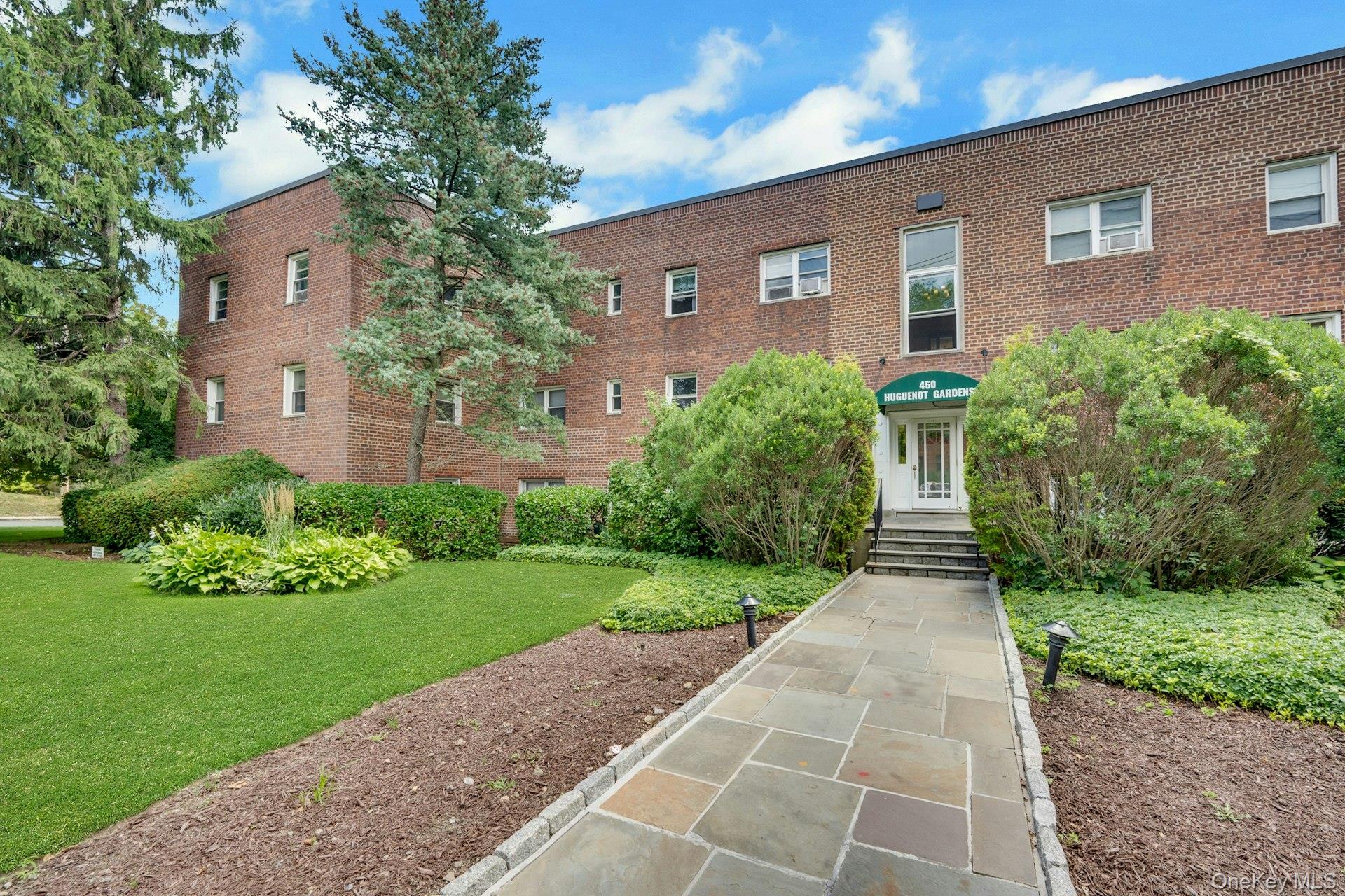2nd image of 450 Pelham Rd #3G, New Rochelle, NY 10805 | MLS# 1034628