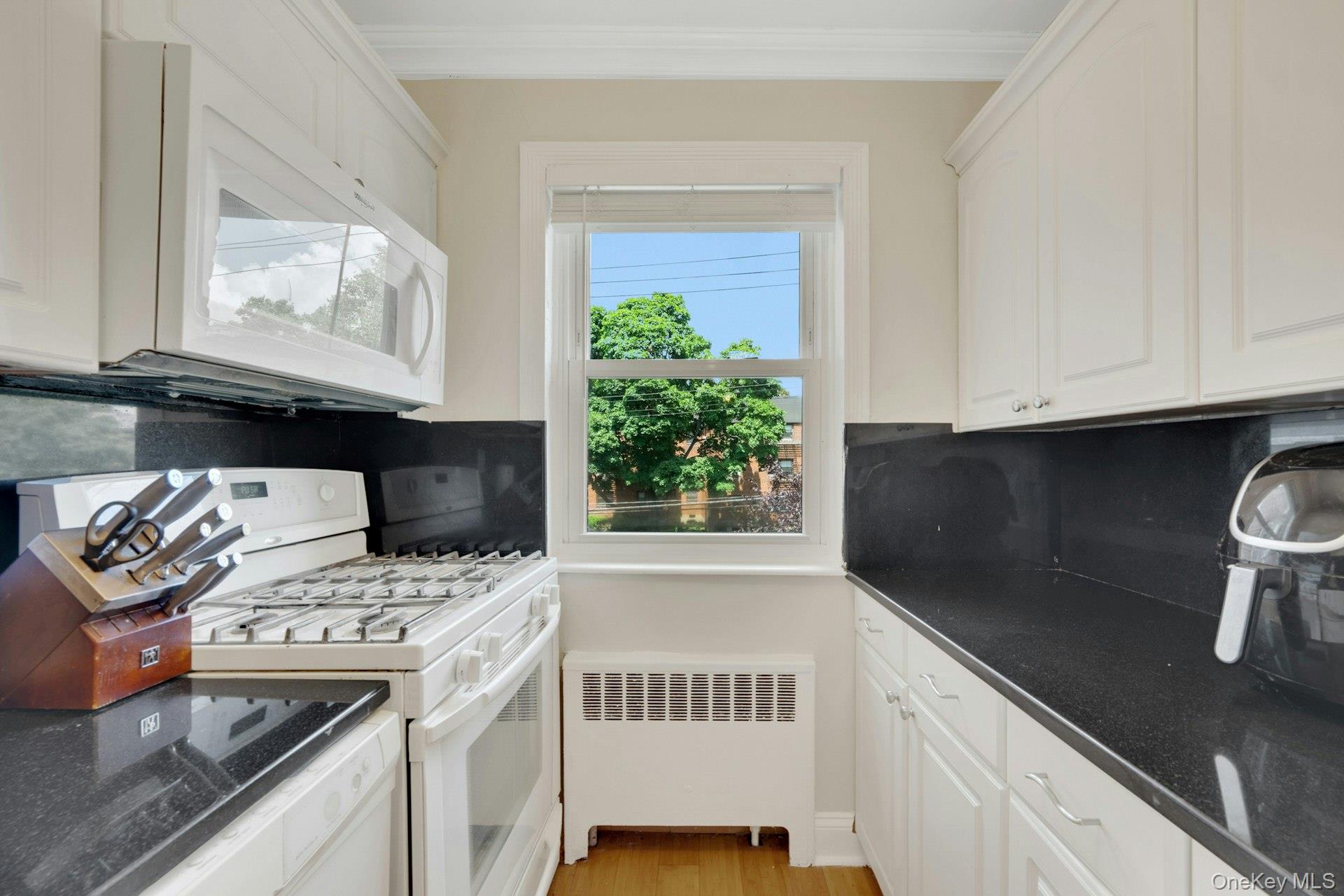 3rd image of 450 Pelham Rd #3G, New Rochelle, NY 10805 | MLS# 1034628