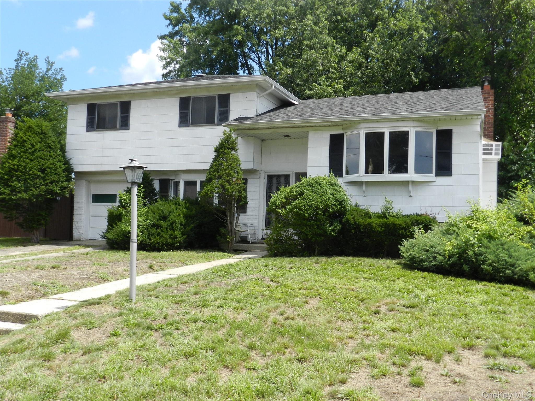 1st image of 33 W 20th St, Babylon, NY 11729 | MLS# 1034659