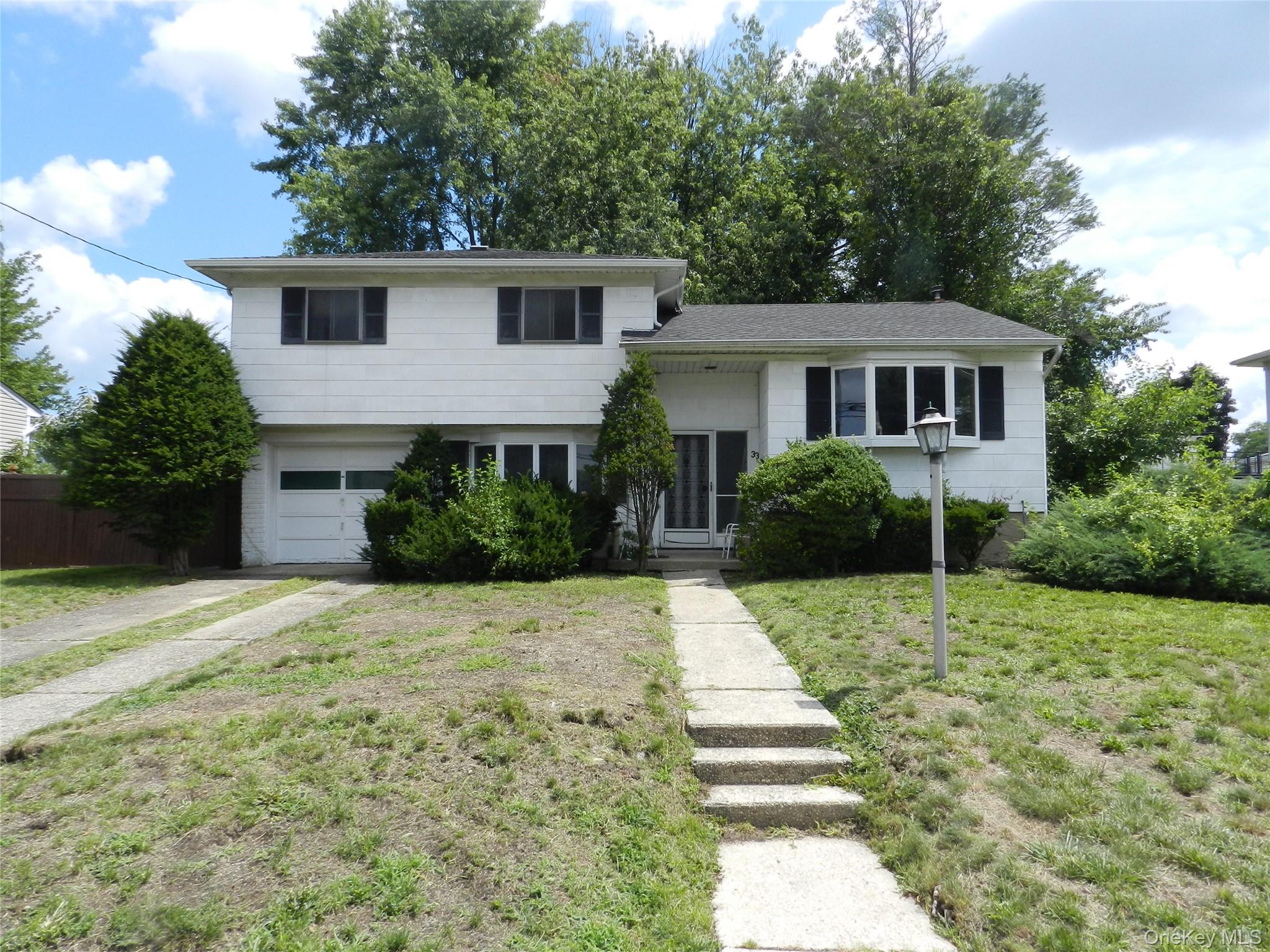 2nd image of 33 W 20th St, Babylon, NY 11729 | MLS# 1034659