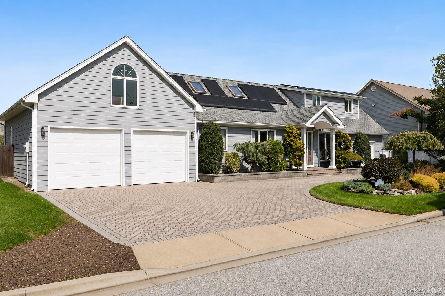 3rd image of 39 Jackson Pl, Oyster Bay, NY 11758 | MLS# 1034701