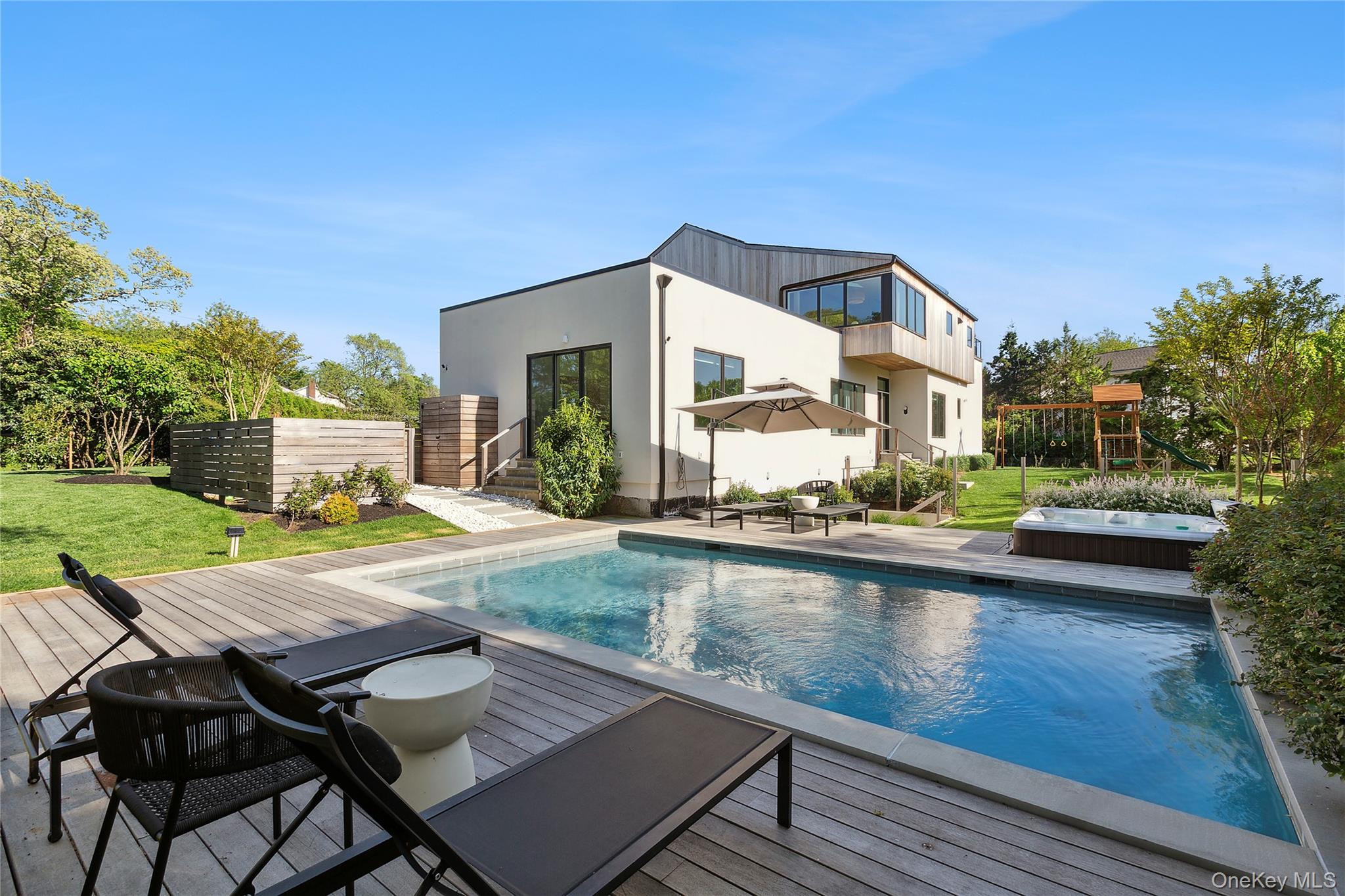 2nd image of 29 Monroe Dr, East Hampton, NY 11954 | MLS# 1034737