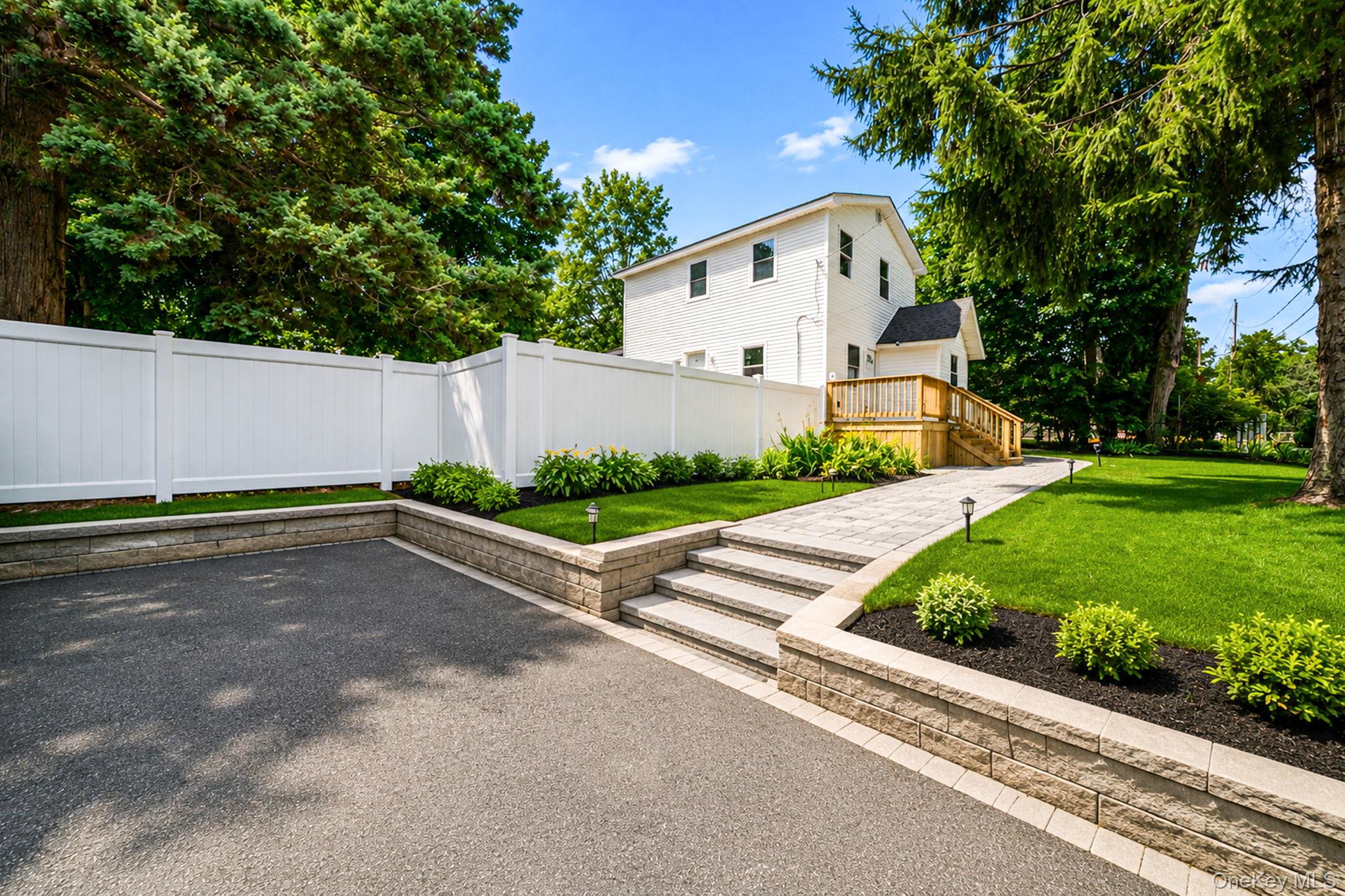 3rd image of 13 Graham Pl, Smithtown, NY 11767 | MLS# 1034746